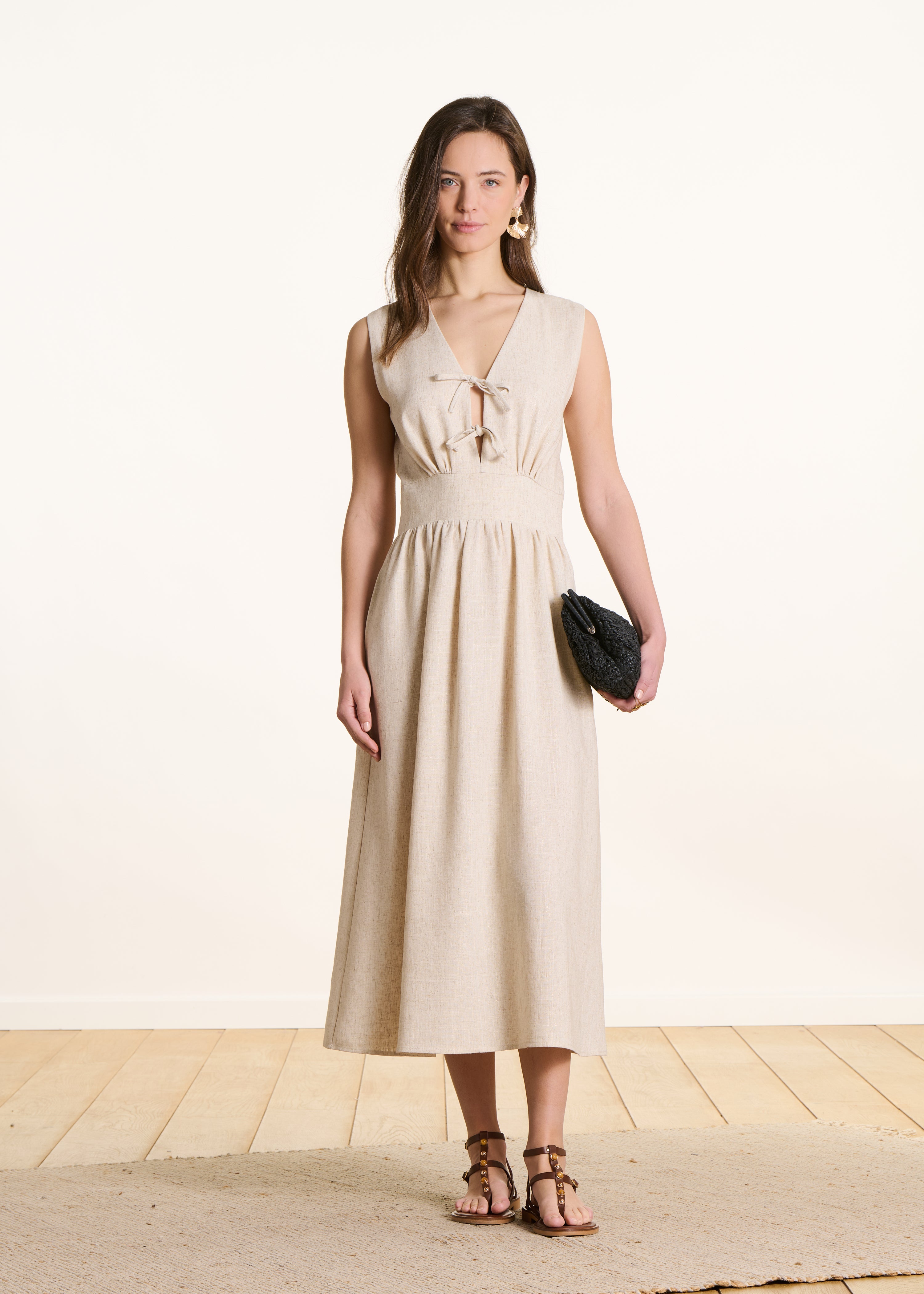 Robe longue beige sans manches