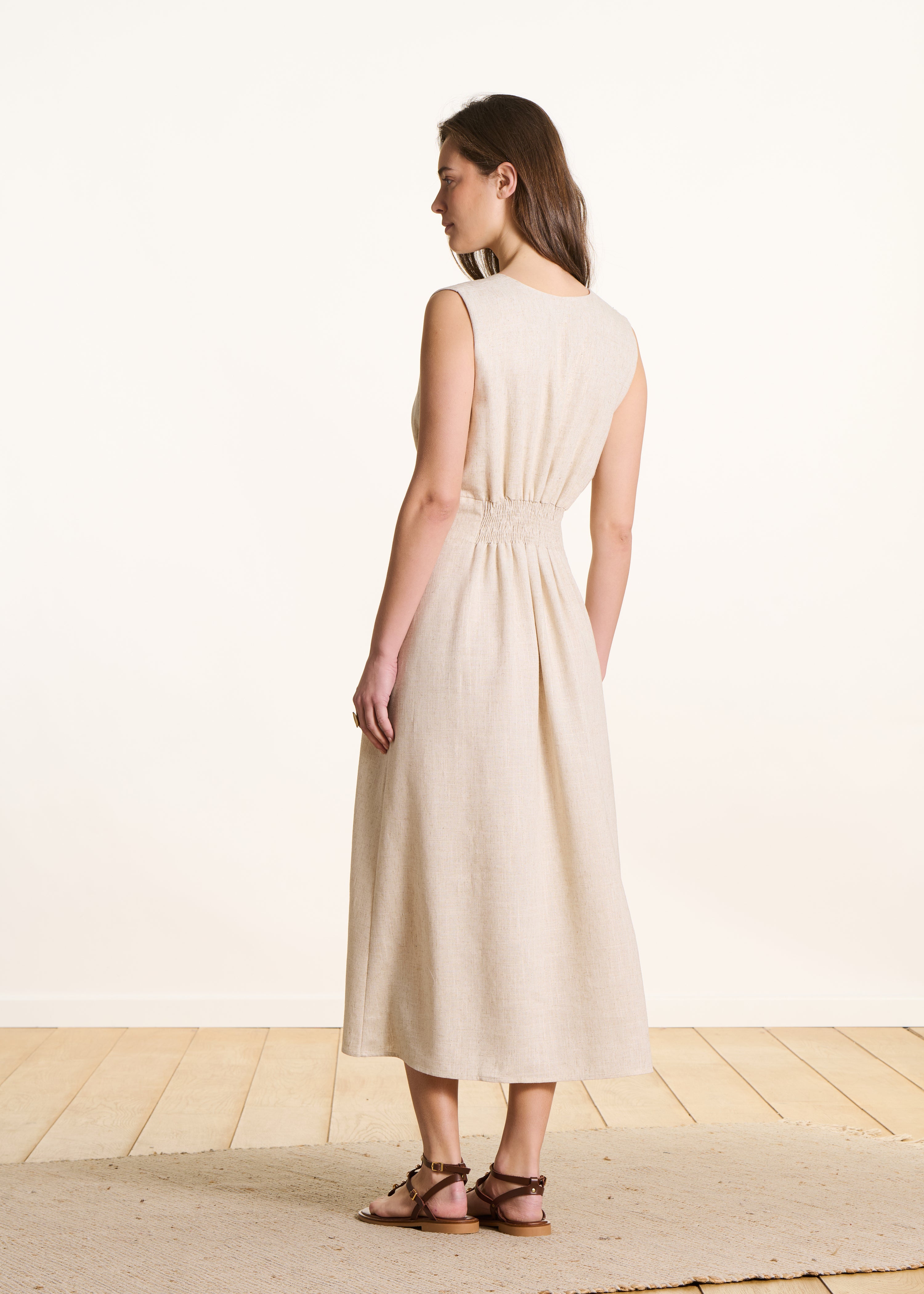 Robe longue beige sans manches