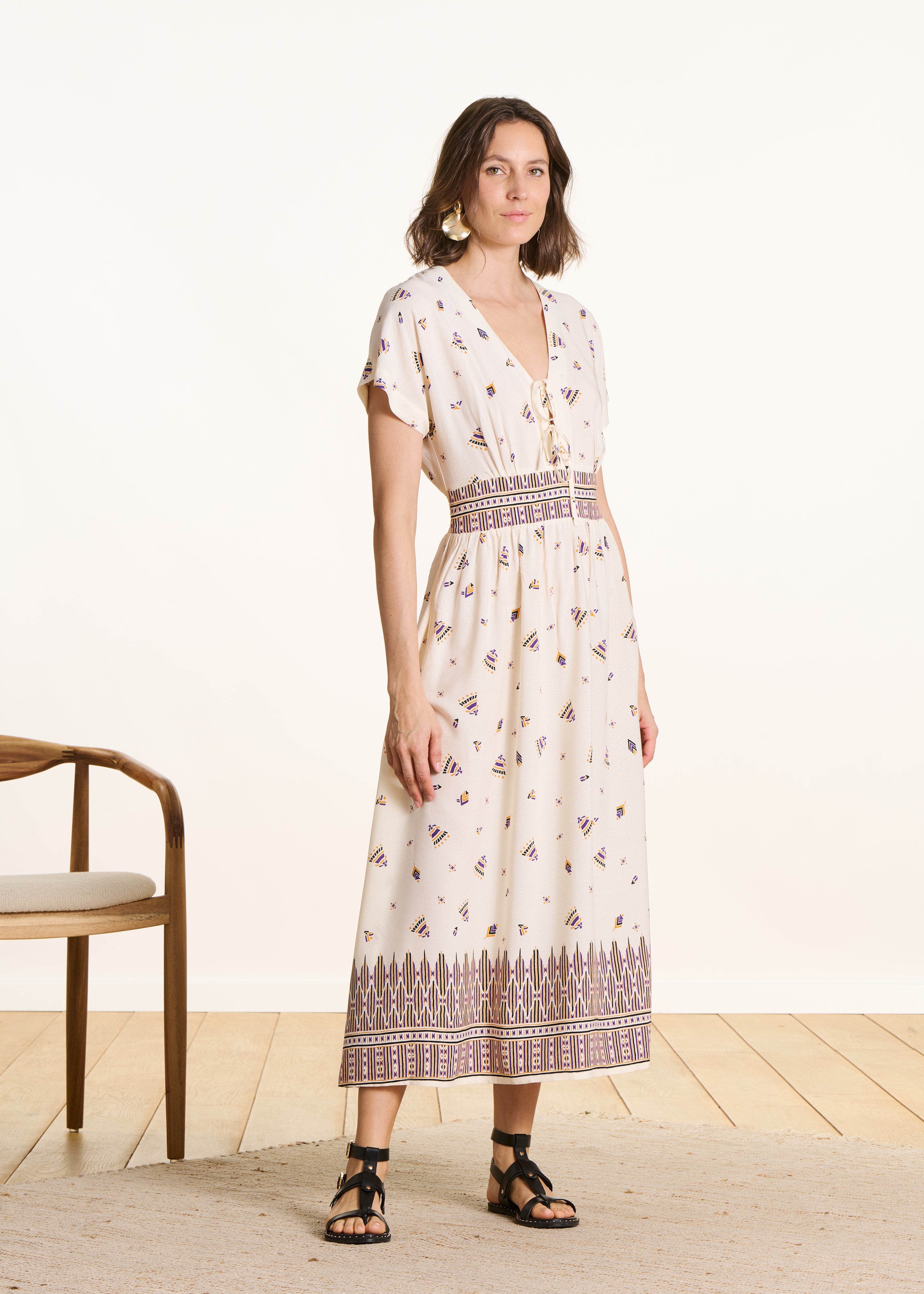Long off-white dress with V-neck print