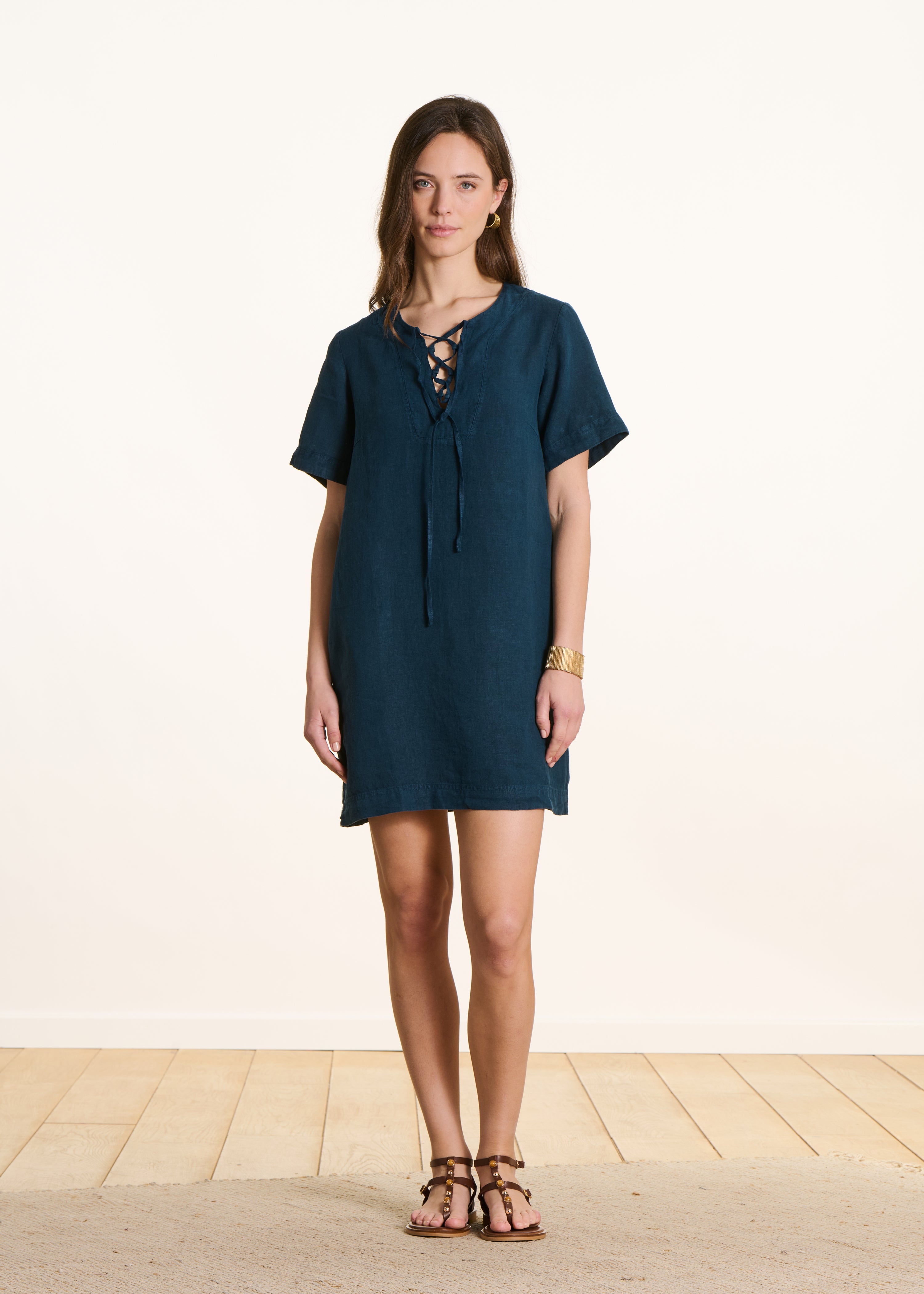 Robe courte en lin bleu pétrole manches courtes
