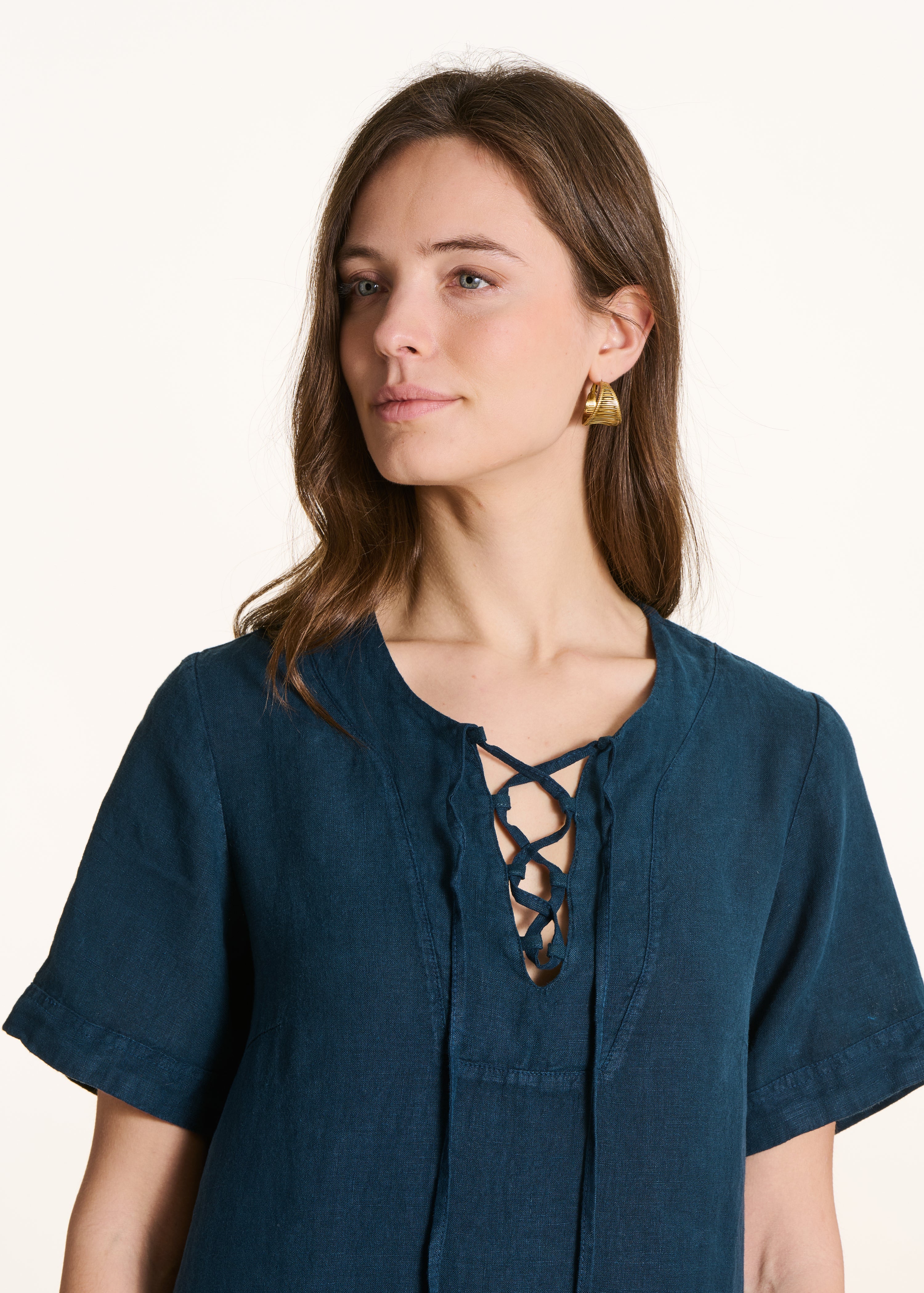 Robe courte en lin bleu pétrole manches courtes