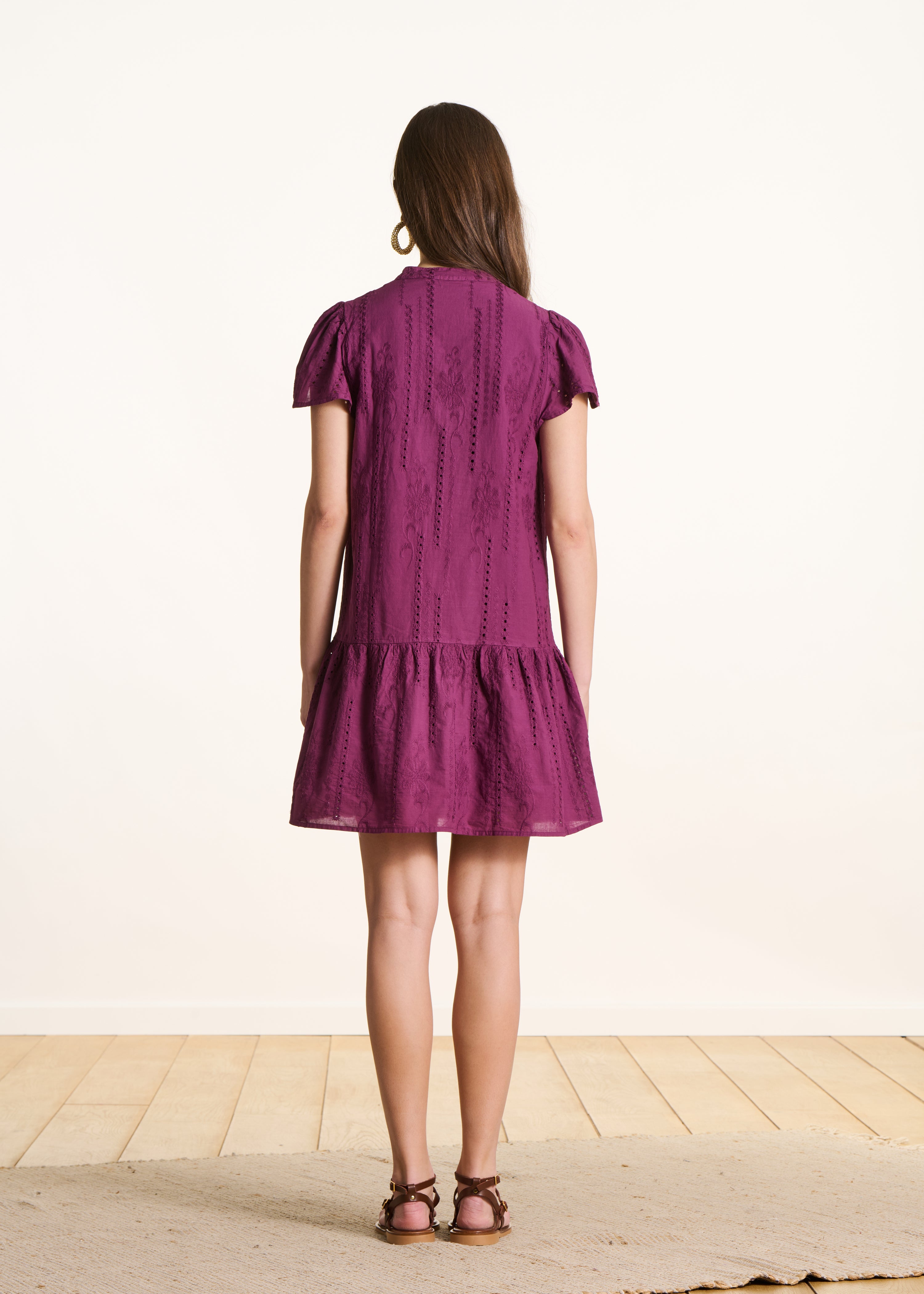 Short purple dress in English embroidery with ruffle