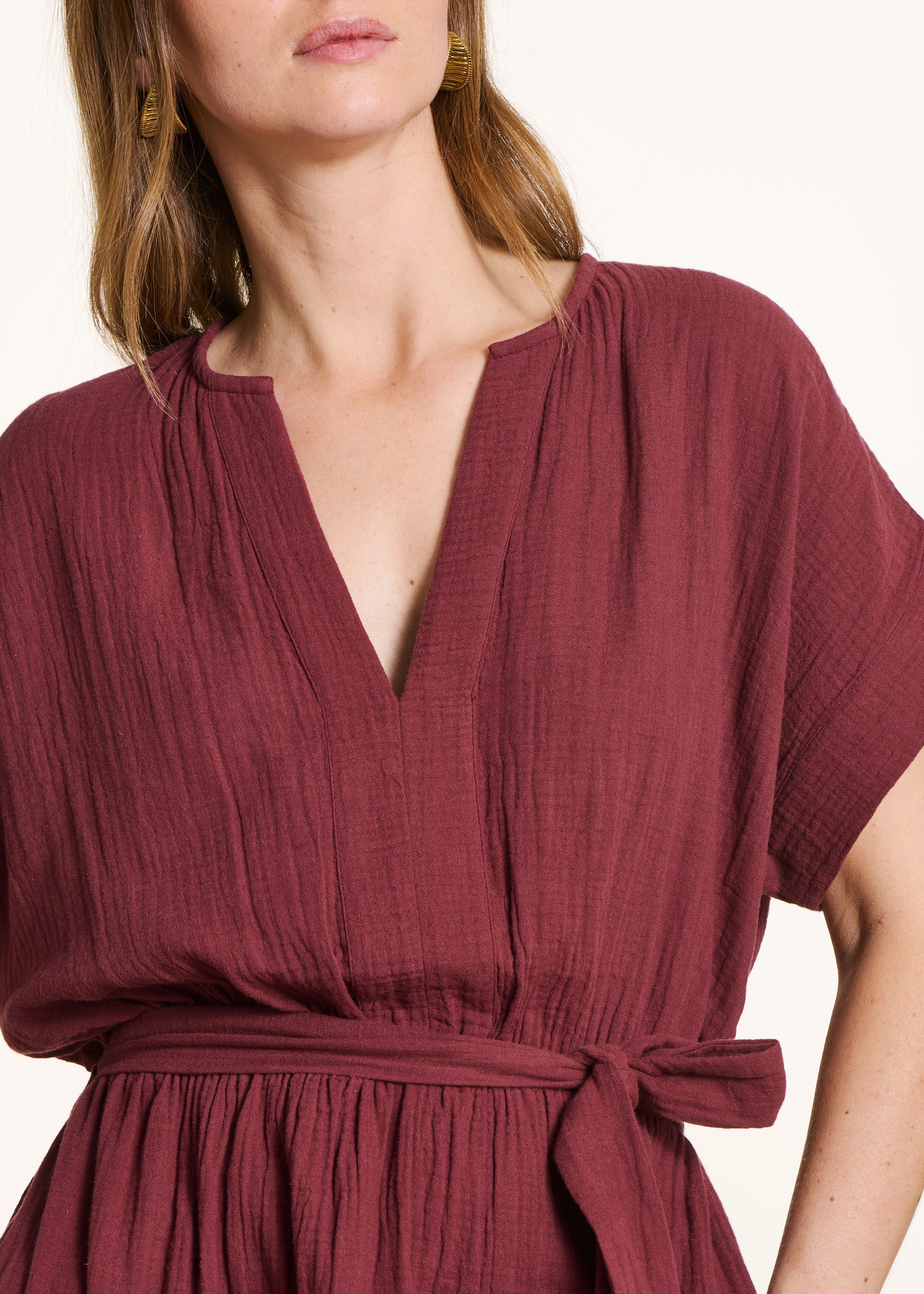 Long dress in embroidered brown cotton gauze with short sleeves