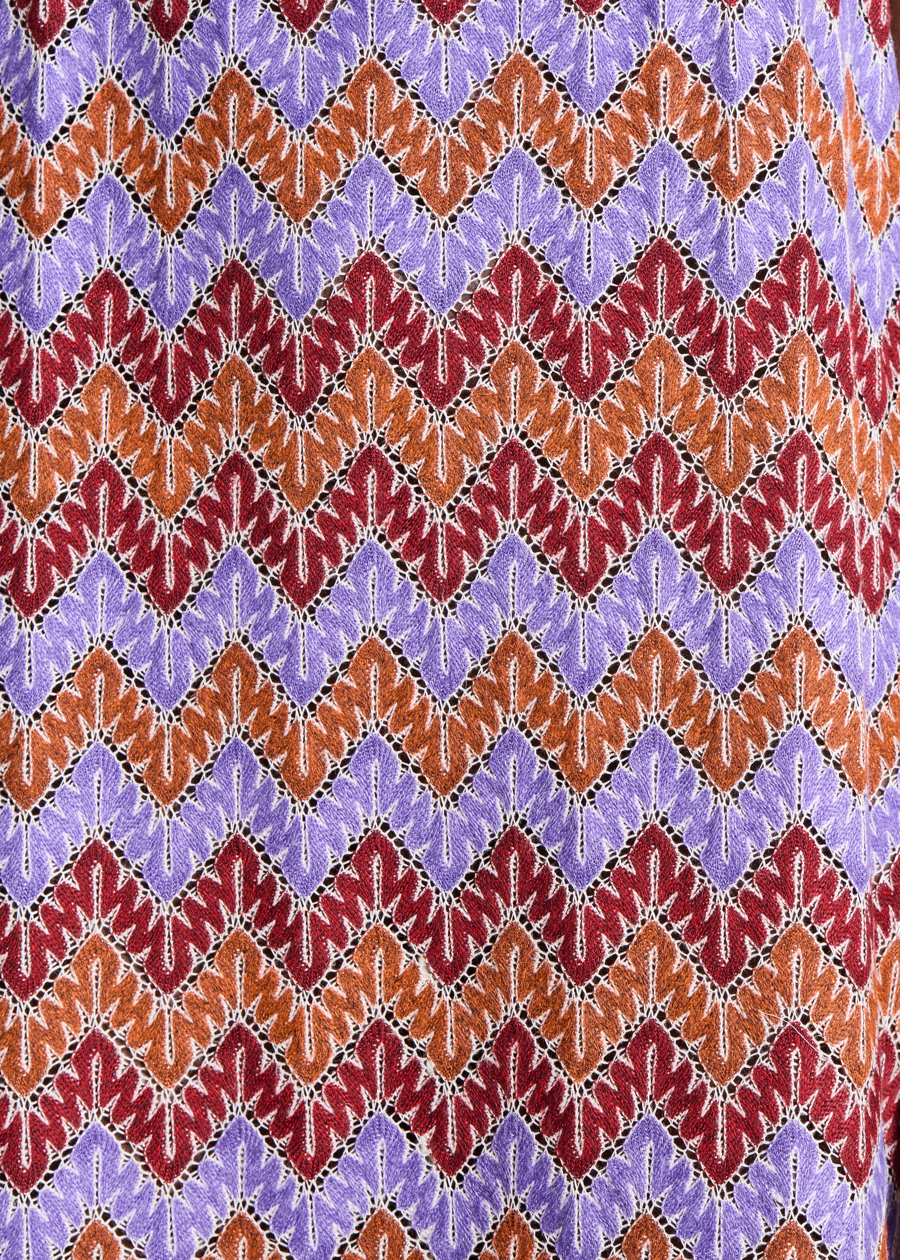 Ärmelloses langes Häkelkleid in Flieder