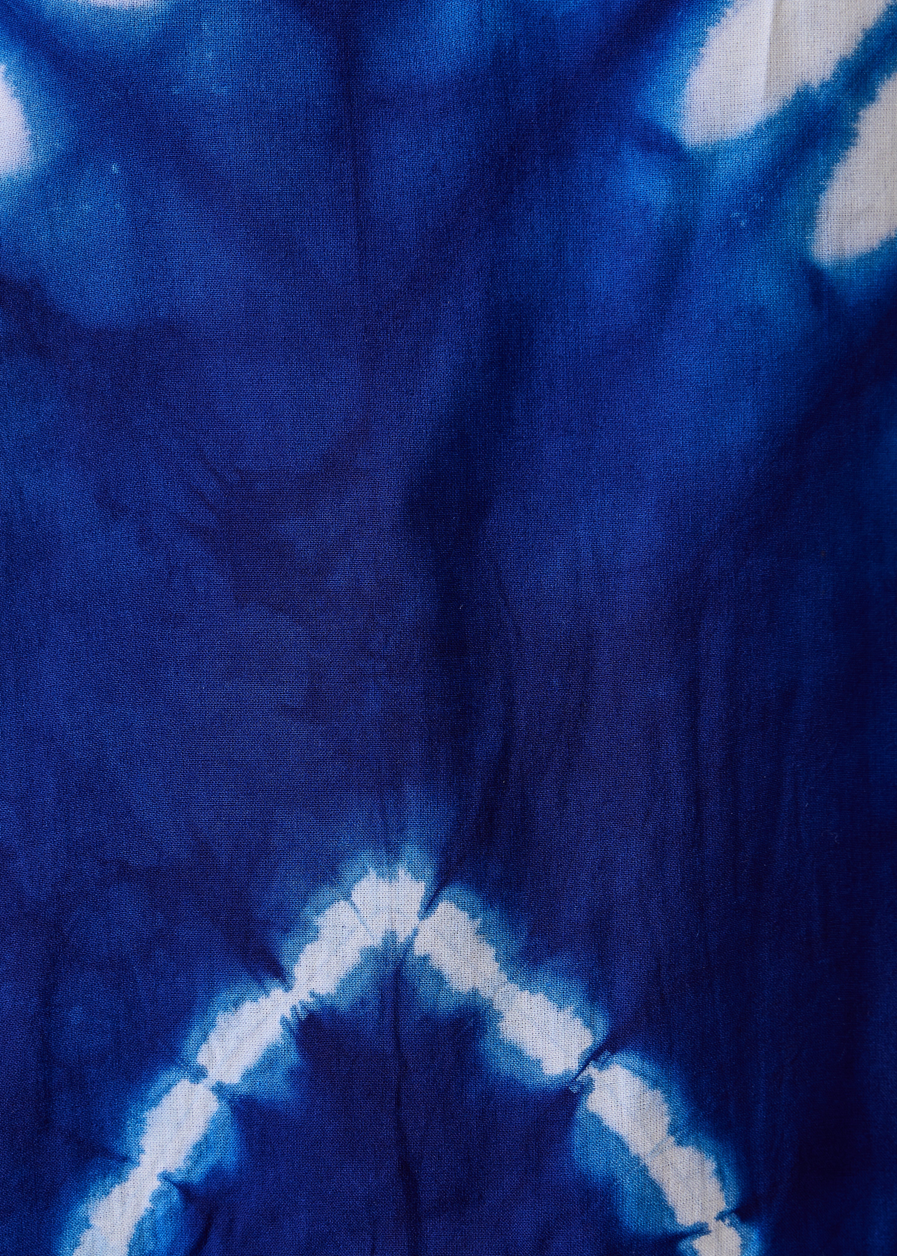 Top ampio blu con stampa e maniche corte