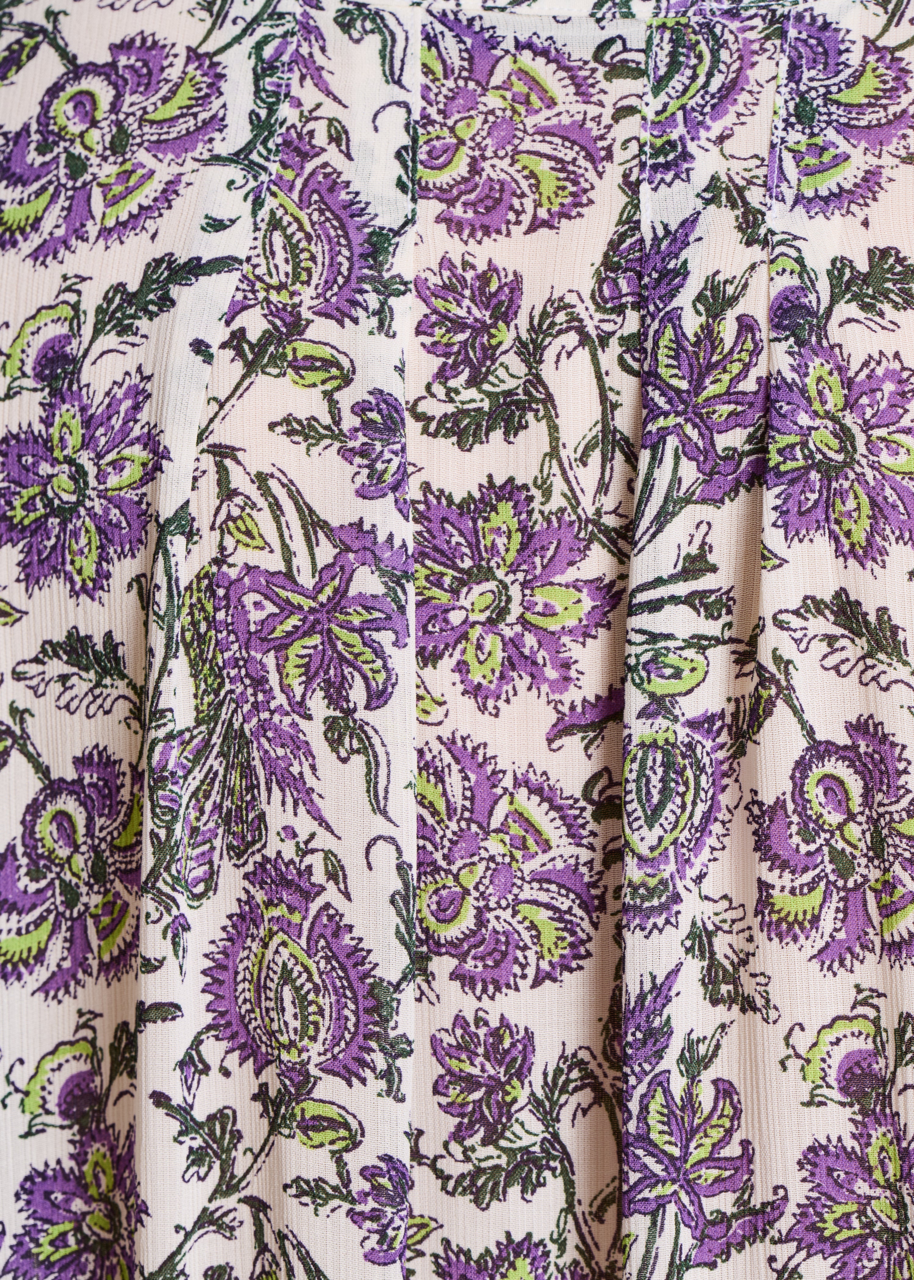 Top largo violeta com estampado floral e mangas compridas