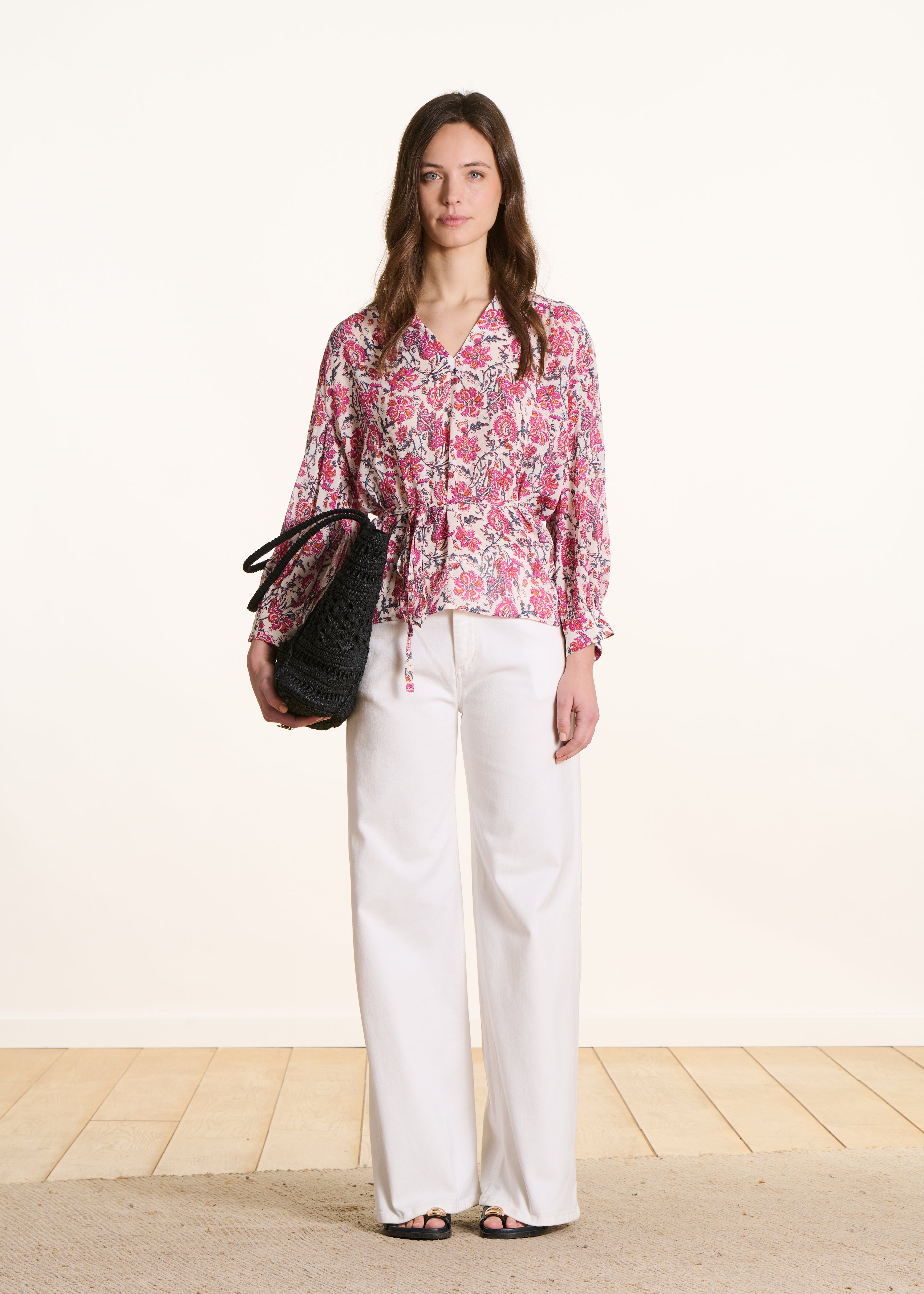Top largo rosa com estampado floral e mangas compridas