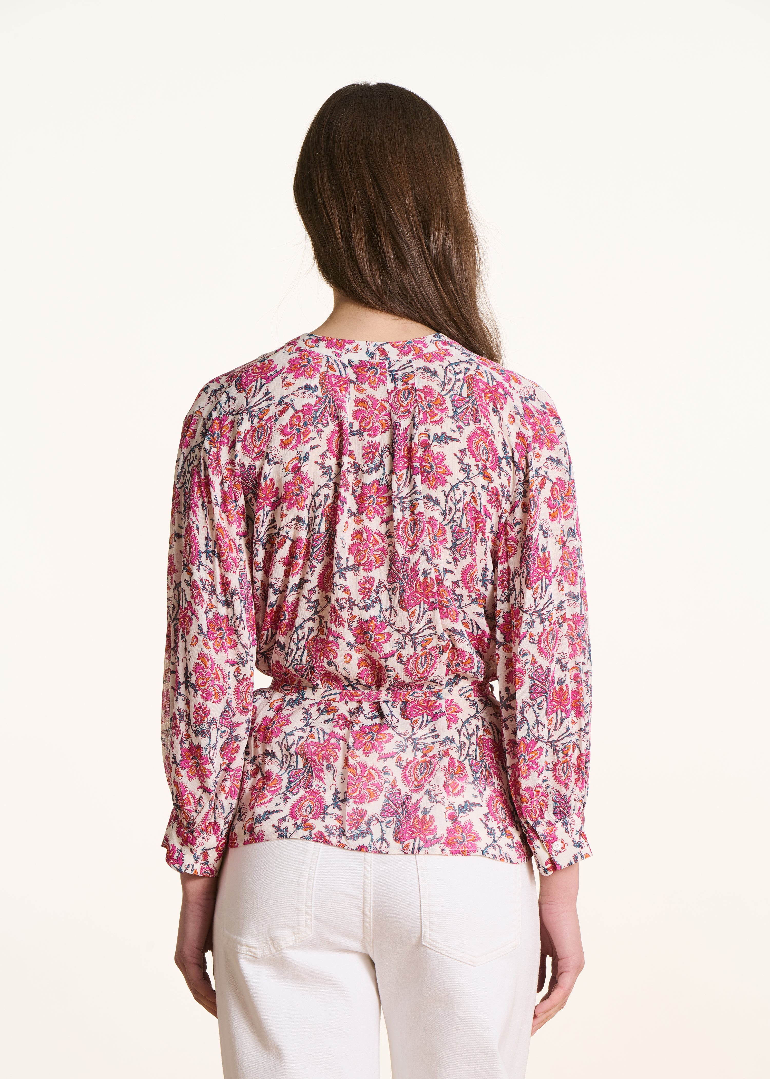 Top largo rosa com estampado floral e mangas compridas