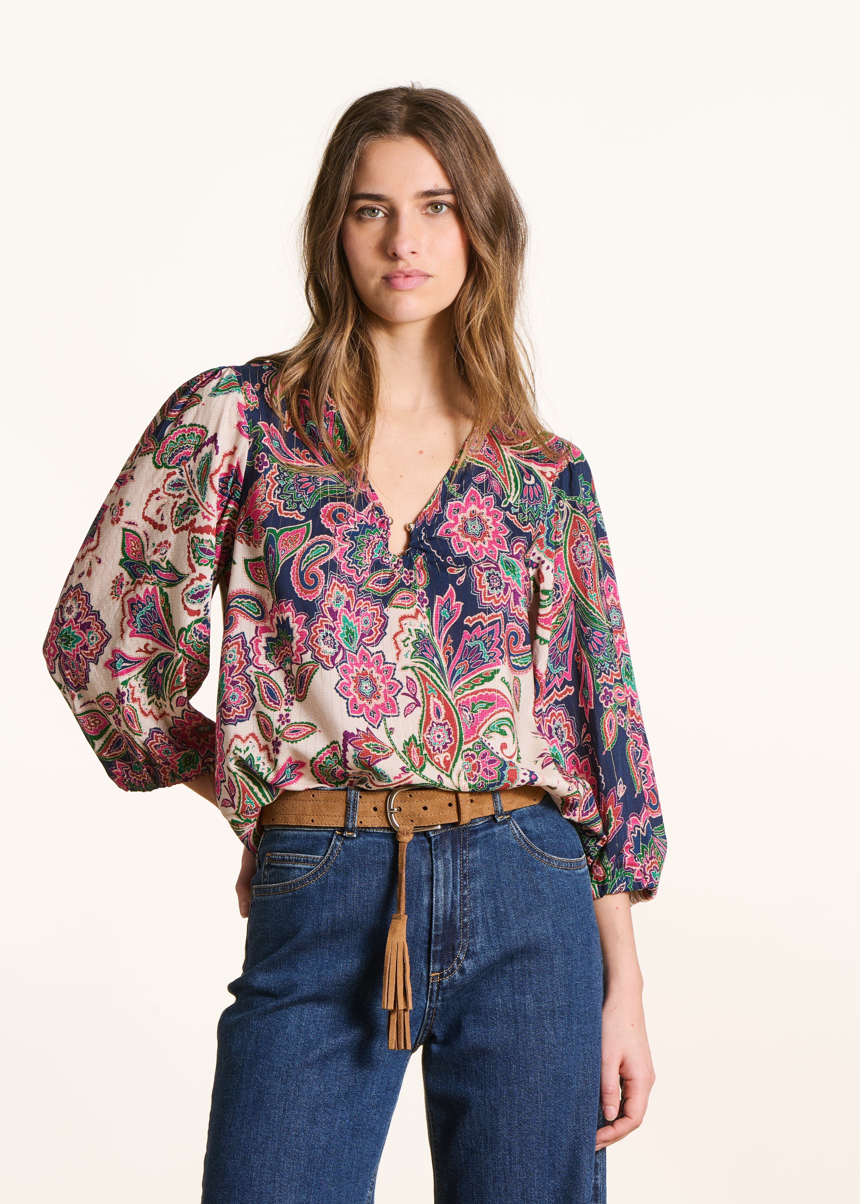Roze-blauwe top met V-hals en gespprint print