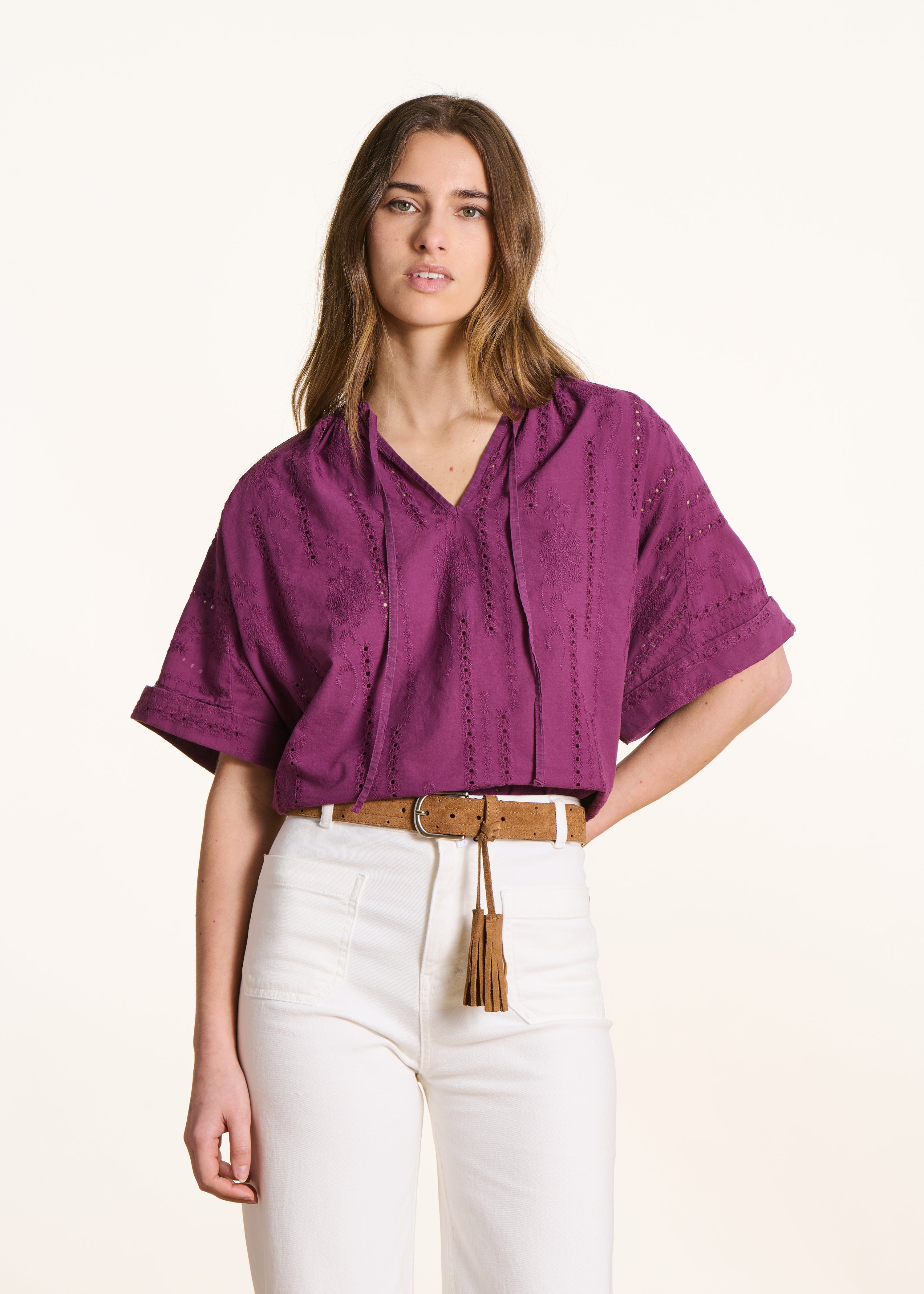 Loose purple blouse in eyelet embroidery