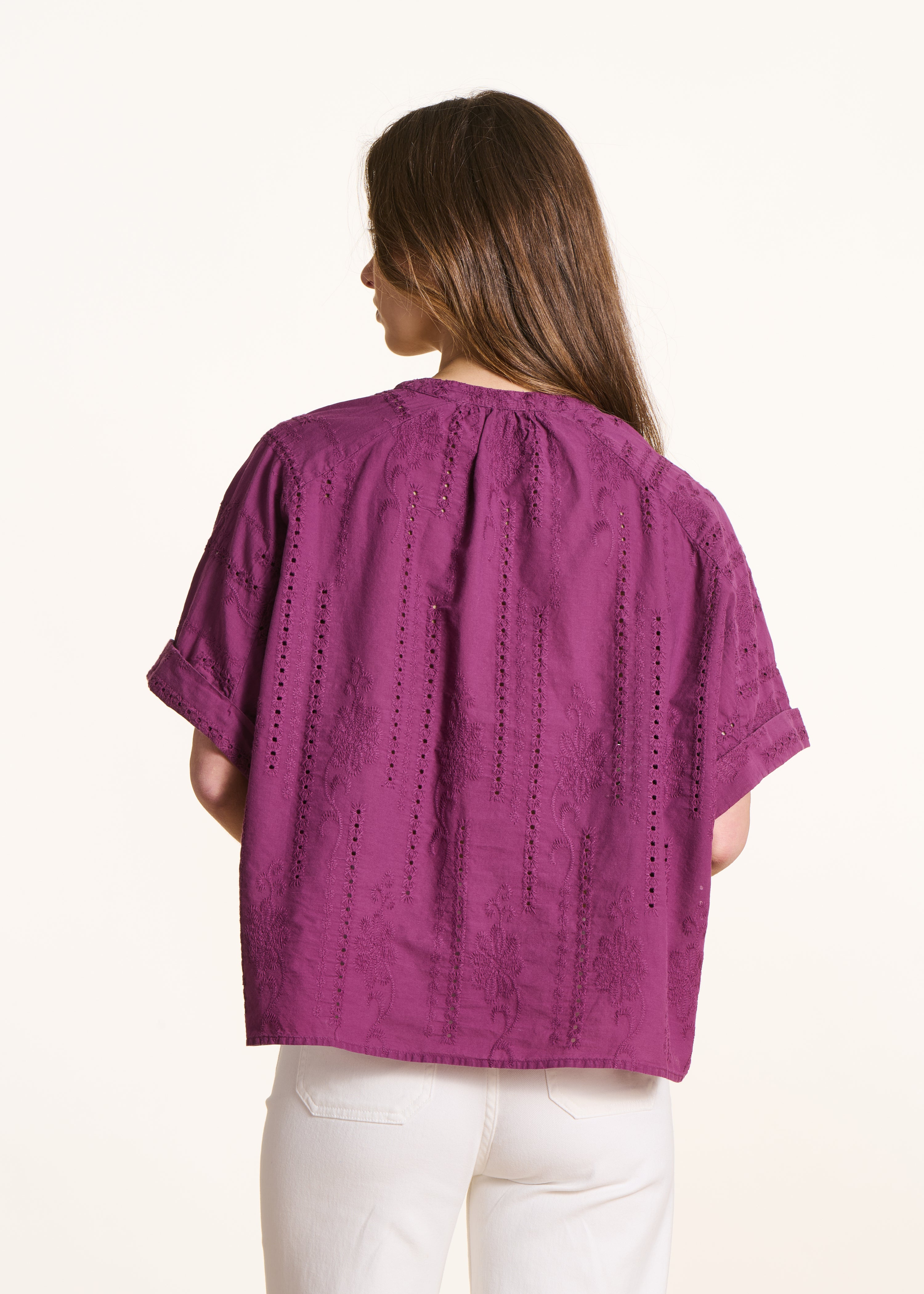 Loose purple blouse in eyelet embroidery