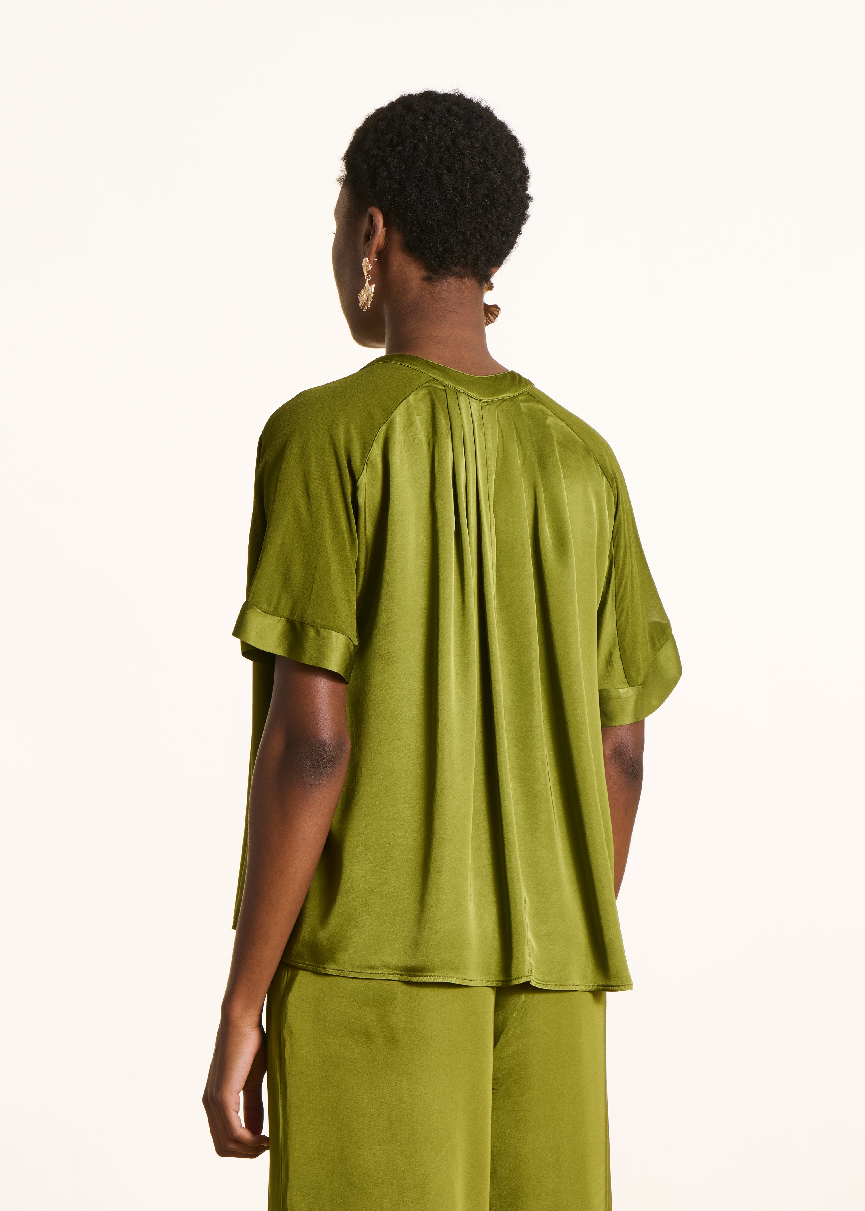 Blouse ample verte en satin
