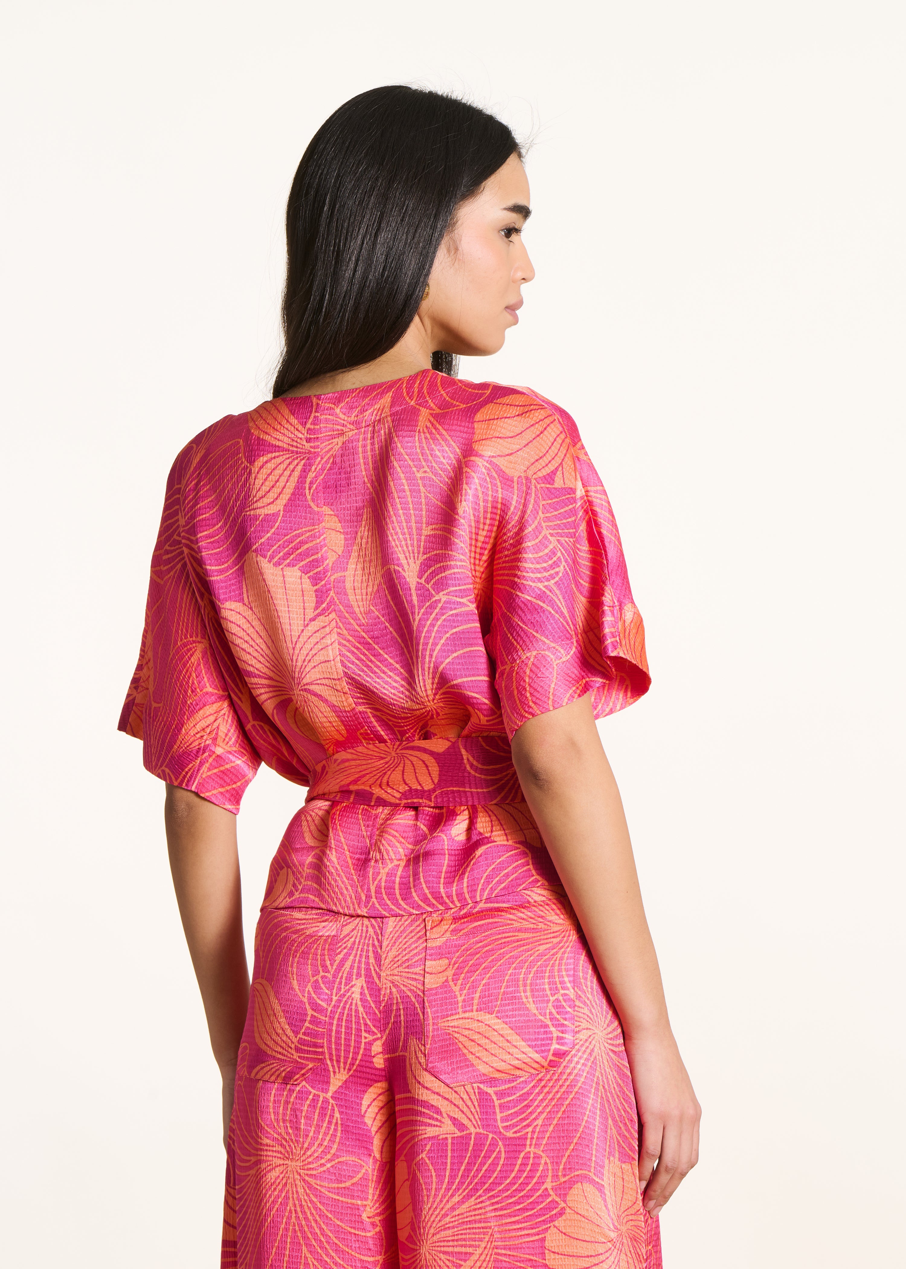 Short top with pink floral print