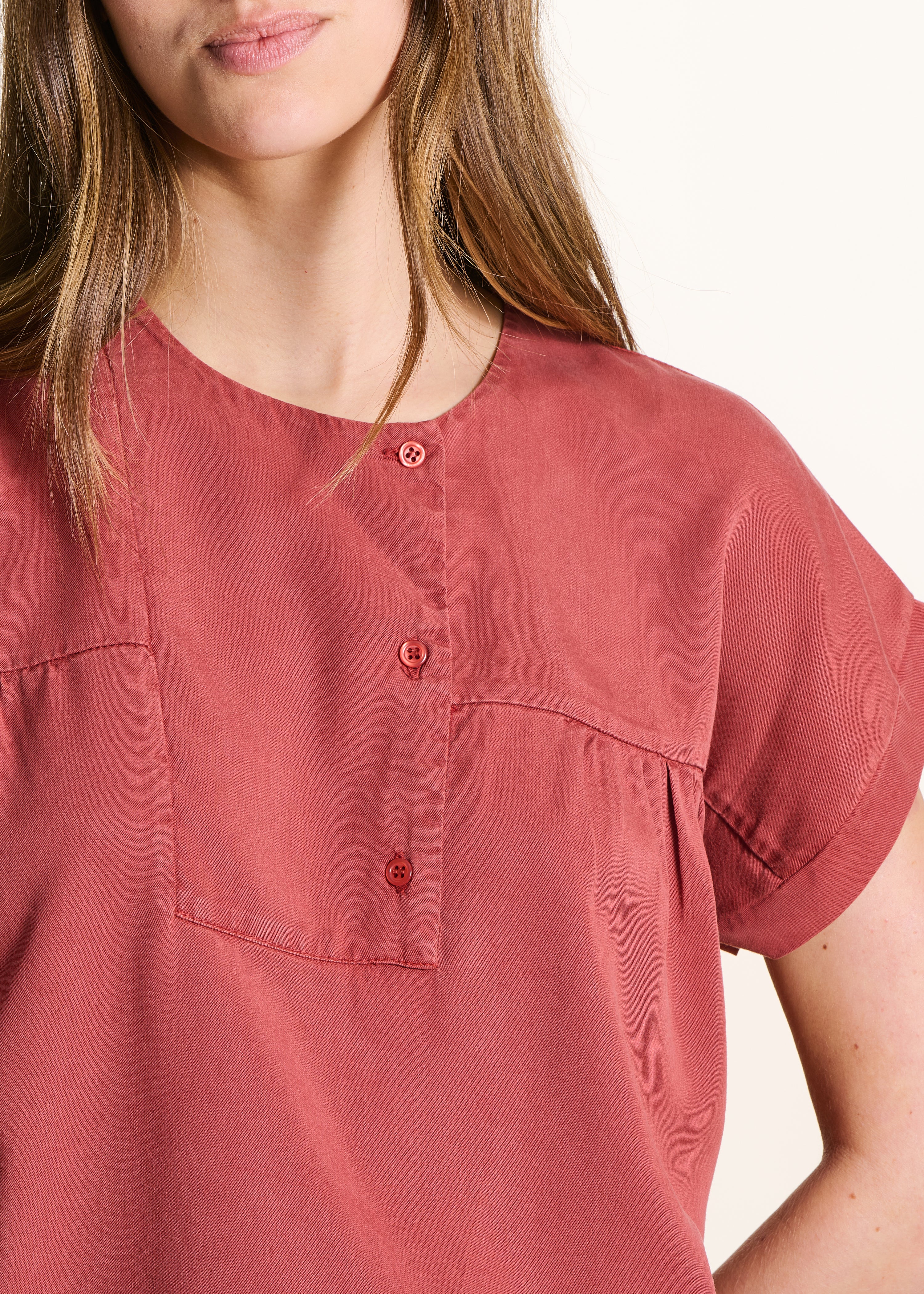 Rotes Kurzarm-Top aus Lyocell