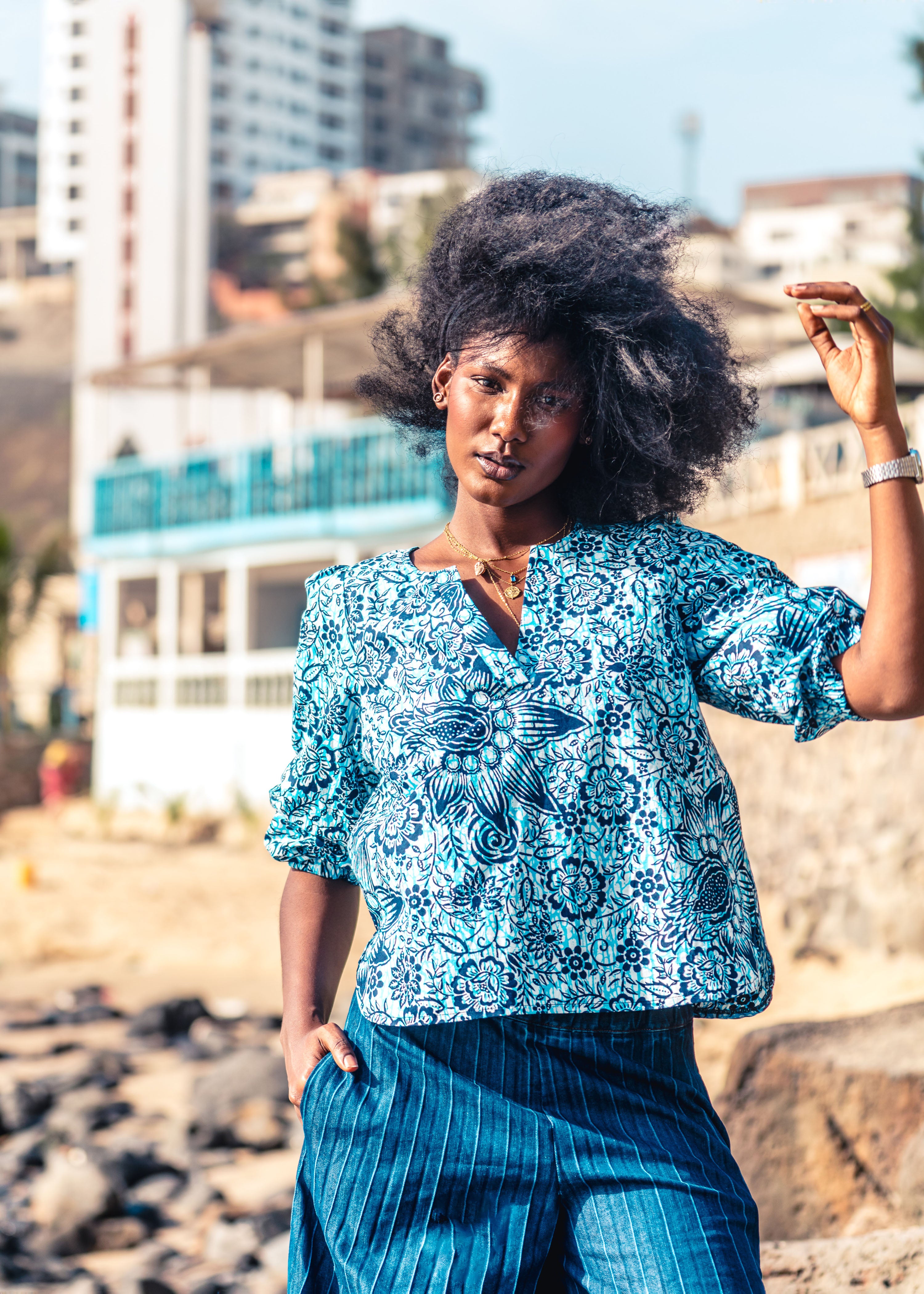 Blue cotton poplin top with floral print