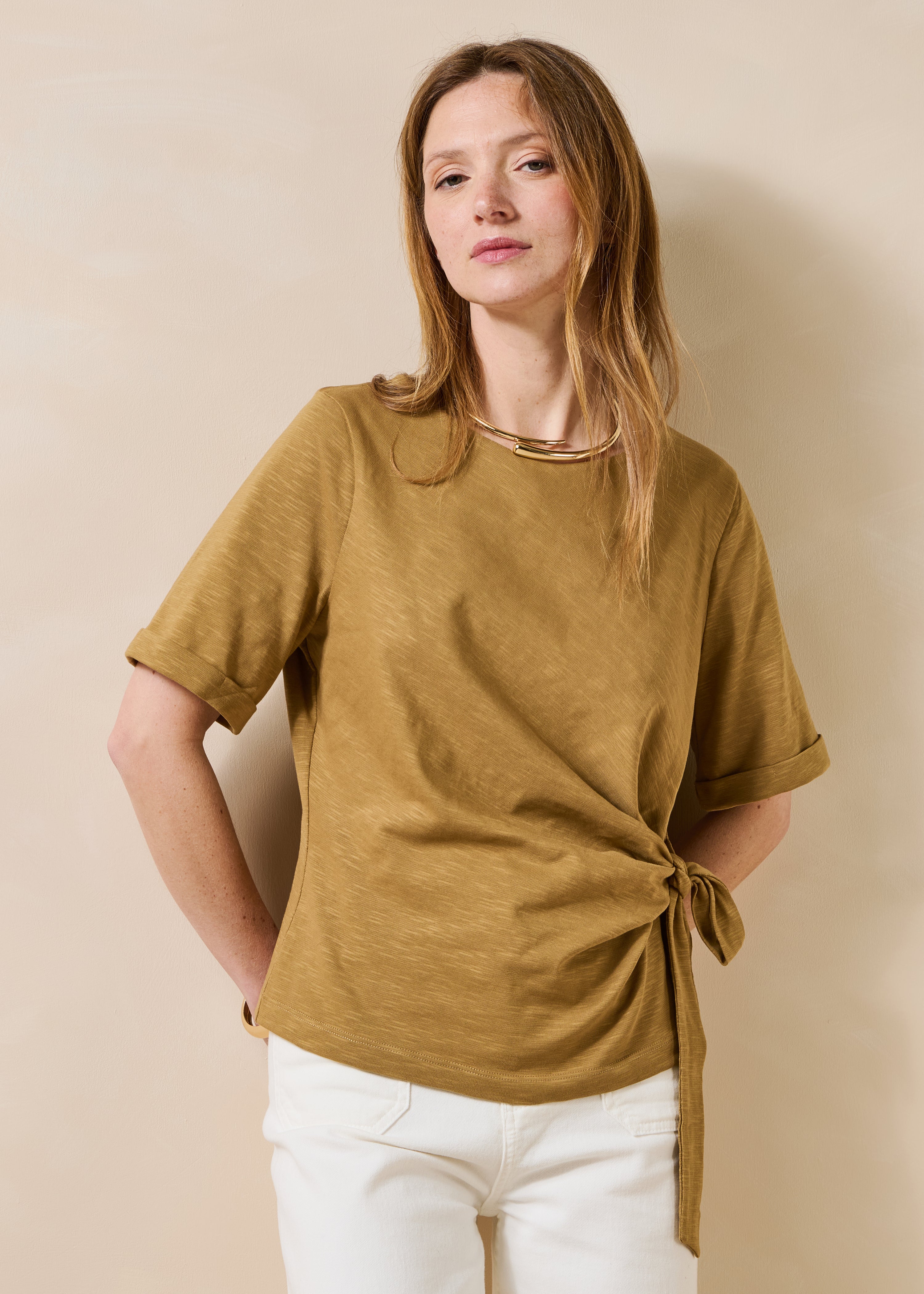 Mustard yellow short-sleeve T-shirt