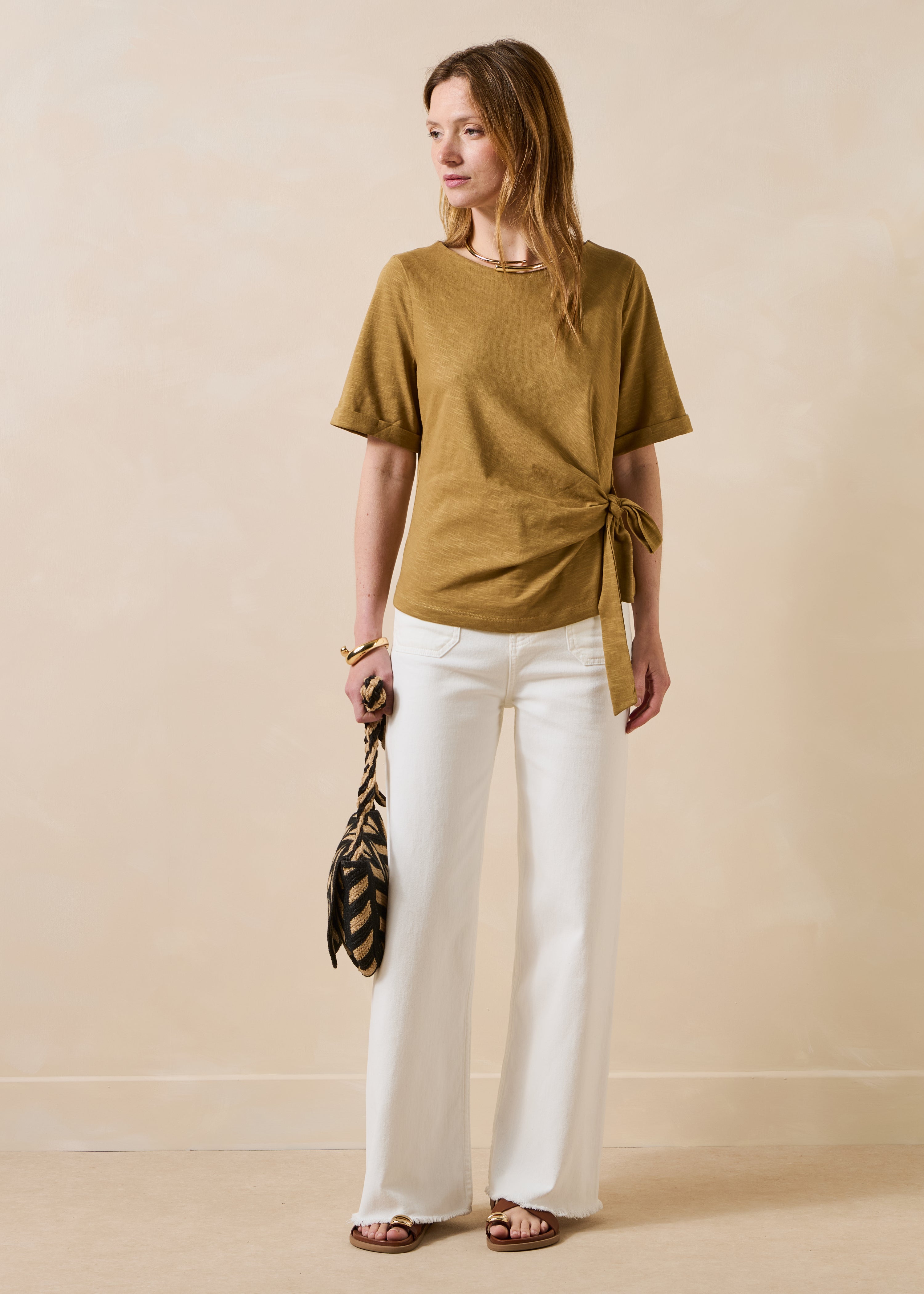 Mustard yellow short-sleeve T-shirt