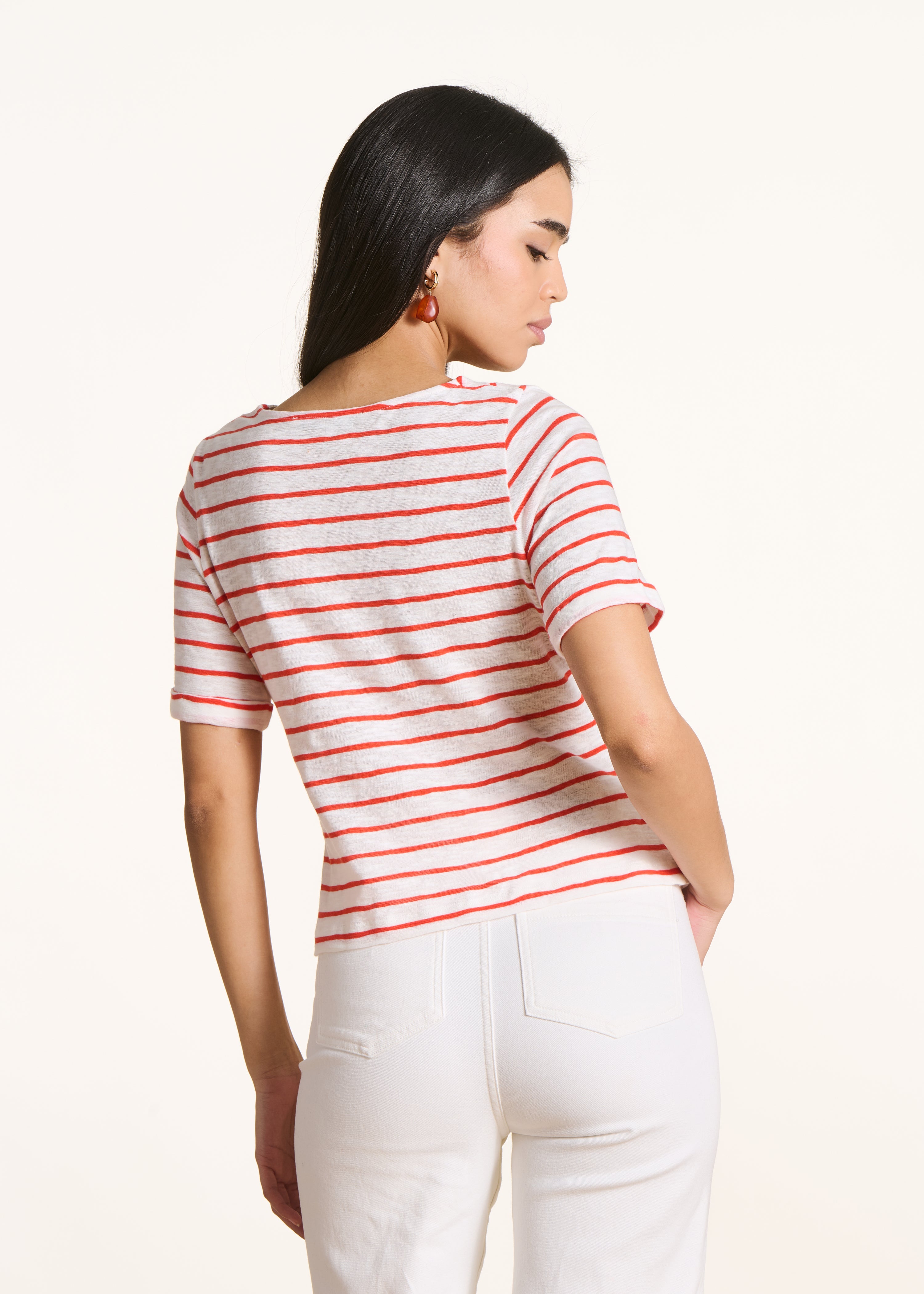 Ecru T-shirt met oranje strepen en korte mouwen