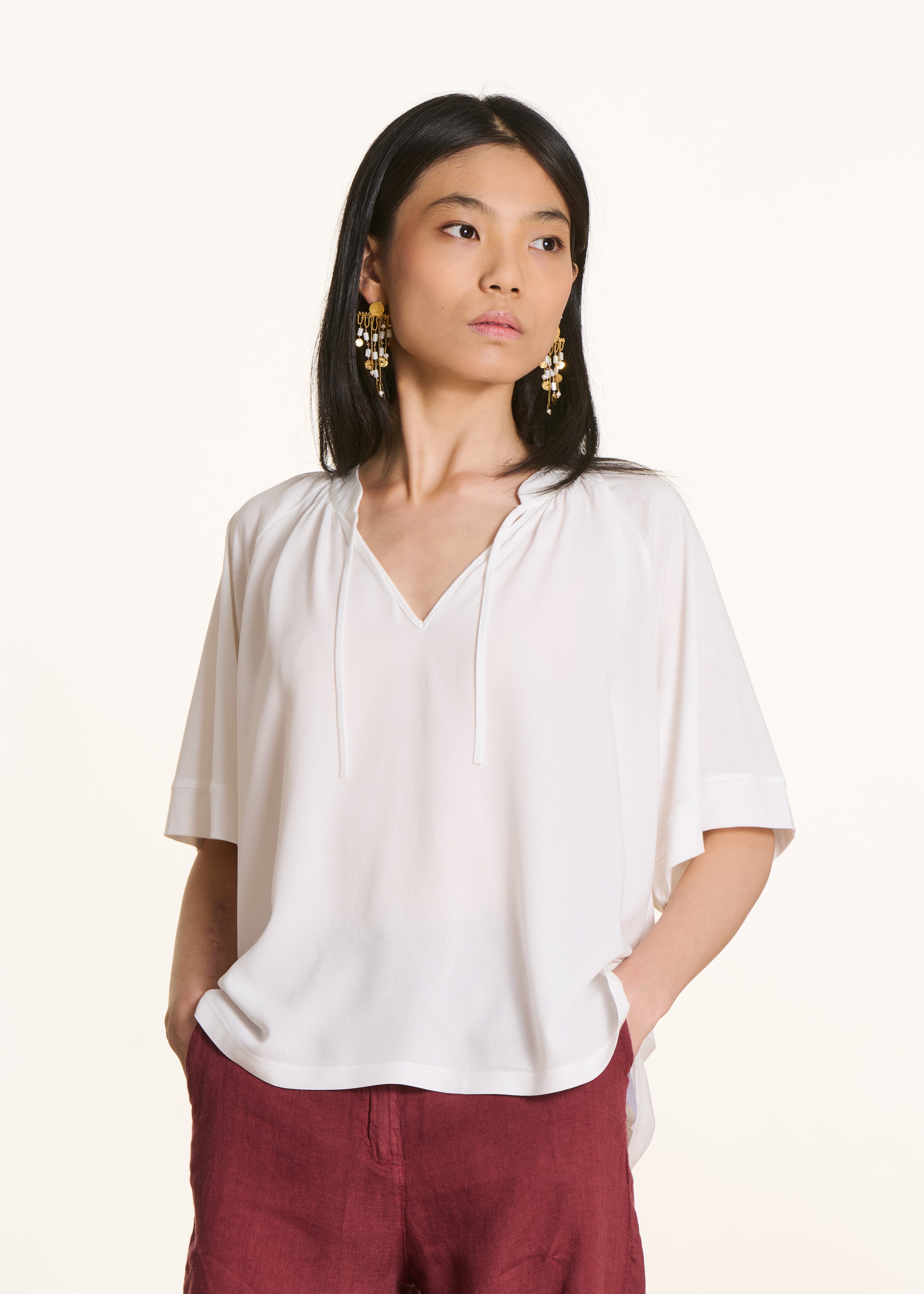 Loose off-white short-sleeve T-shirt