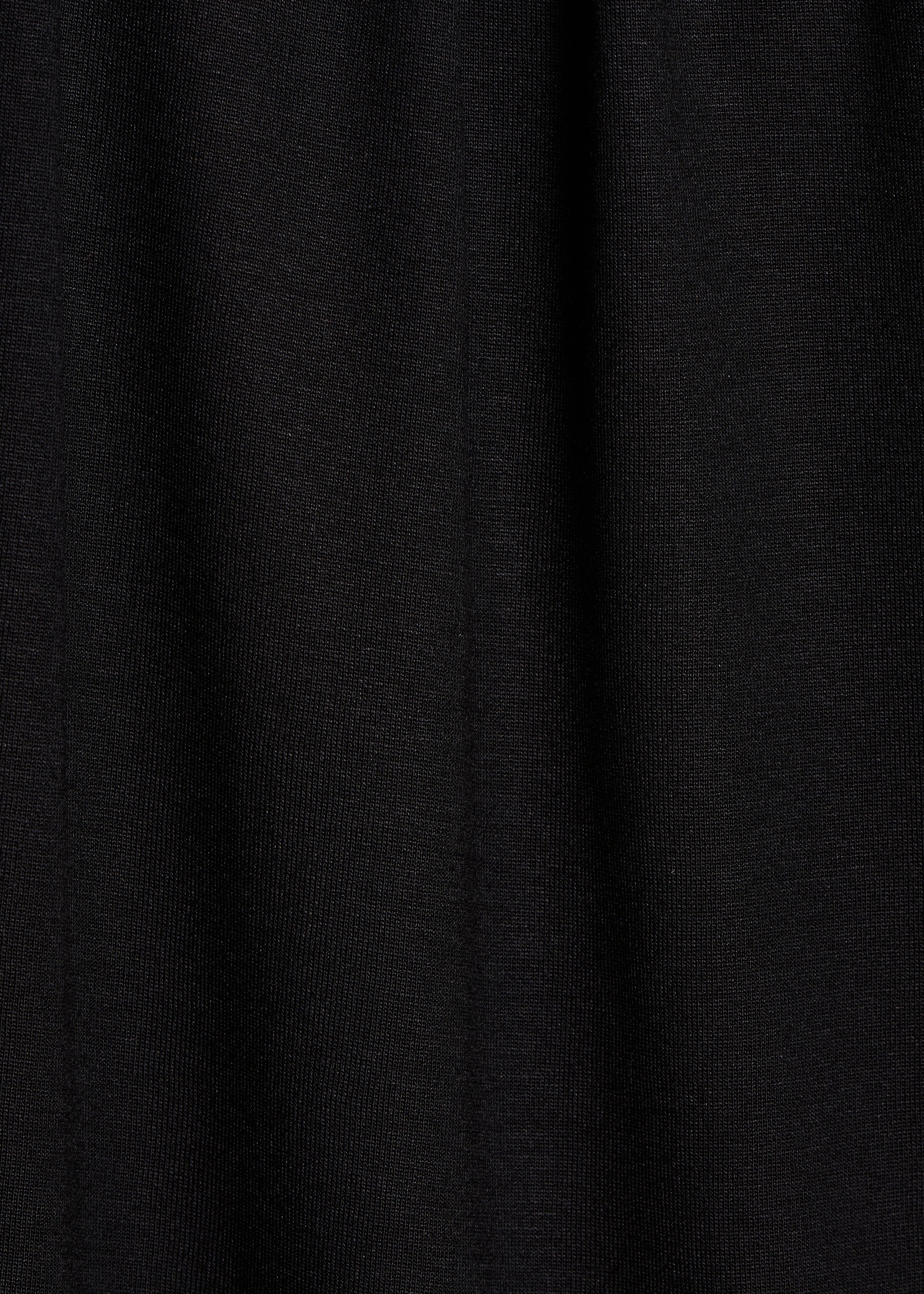 Loose black short-sleeve T-shirt