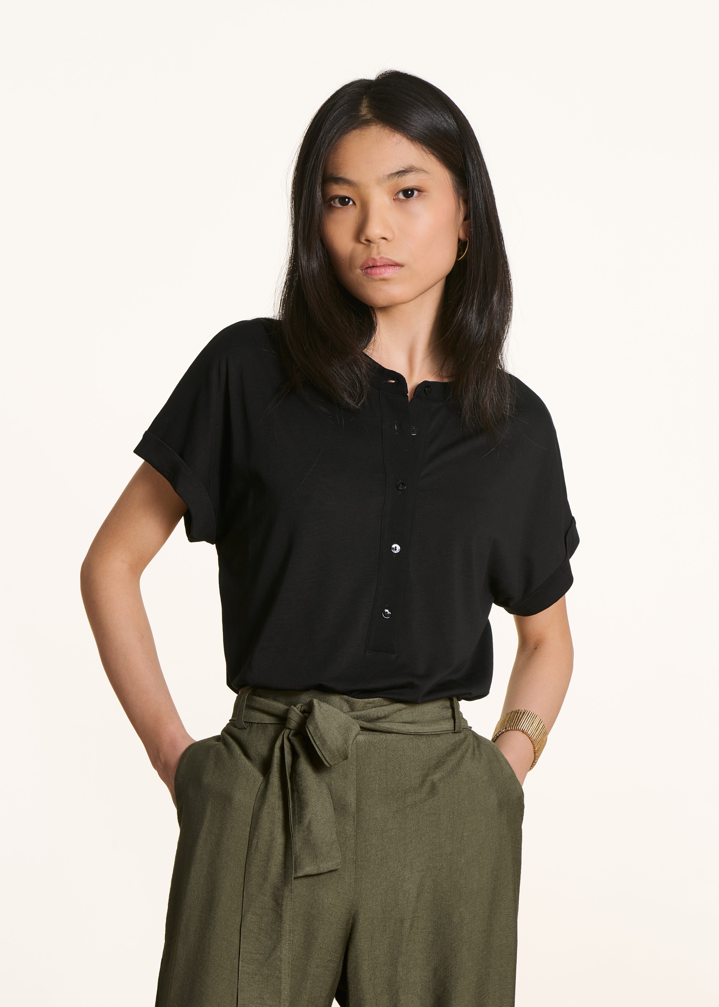 Black two-fabric short-sleeve T-shirt