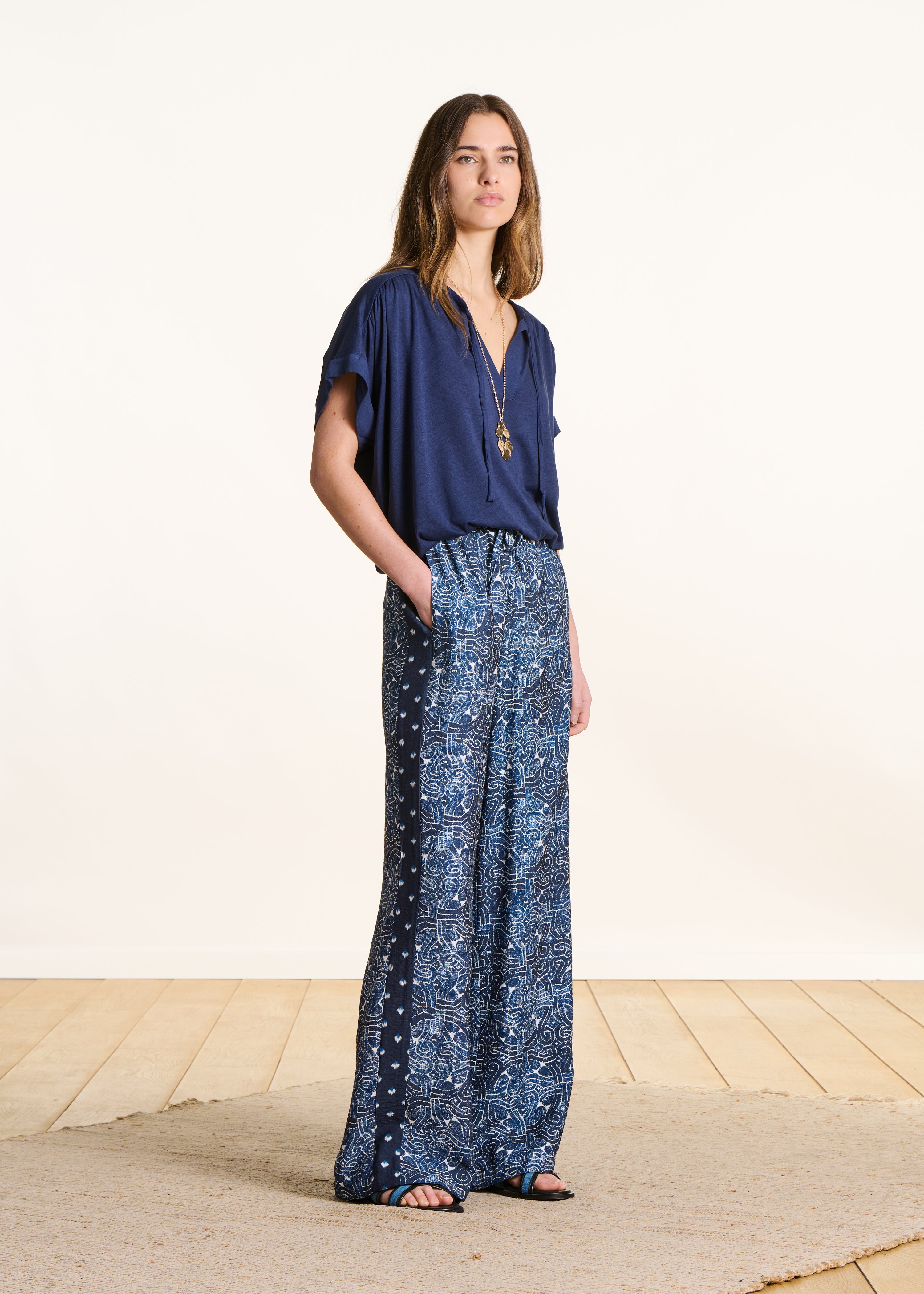 T-shirt bleu foncé ample manches courtes