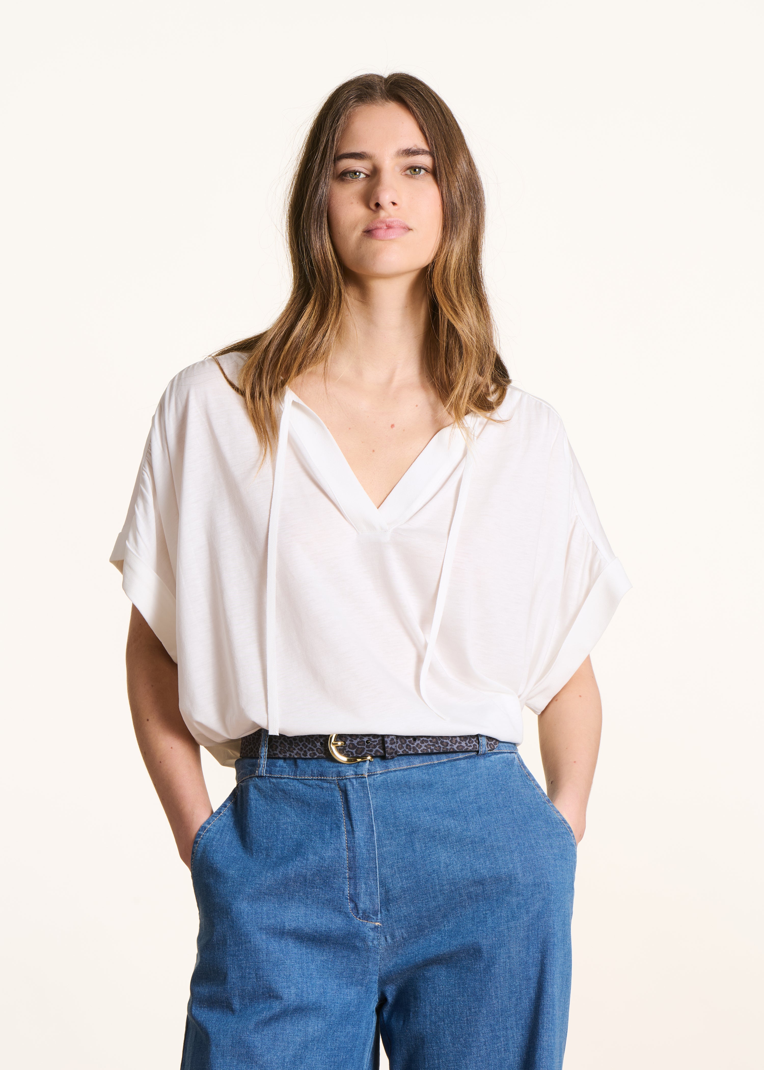 Loose off-white short-sleeve T-shirt