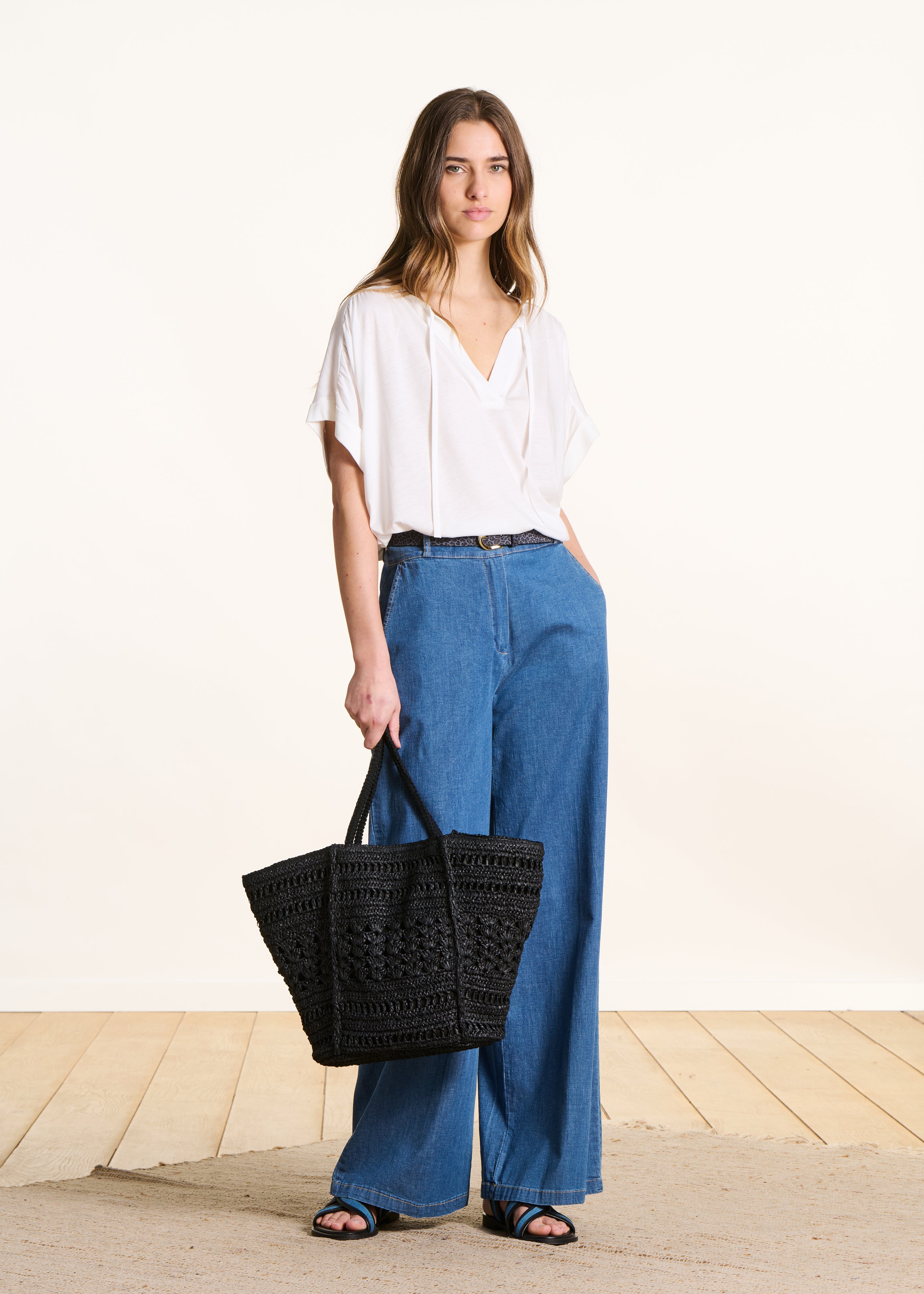 Loose off-white short-sleeve T-shirt
