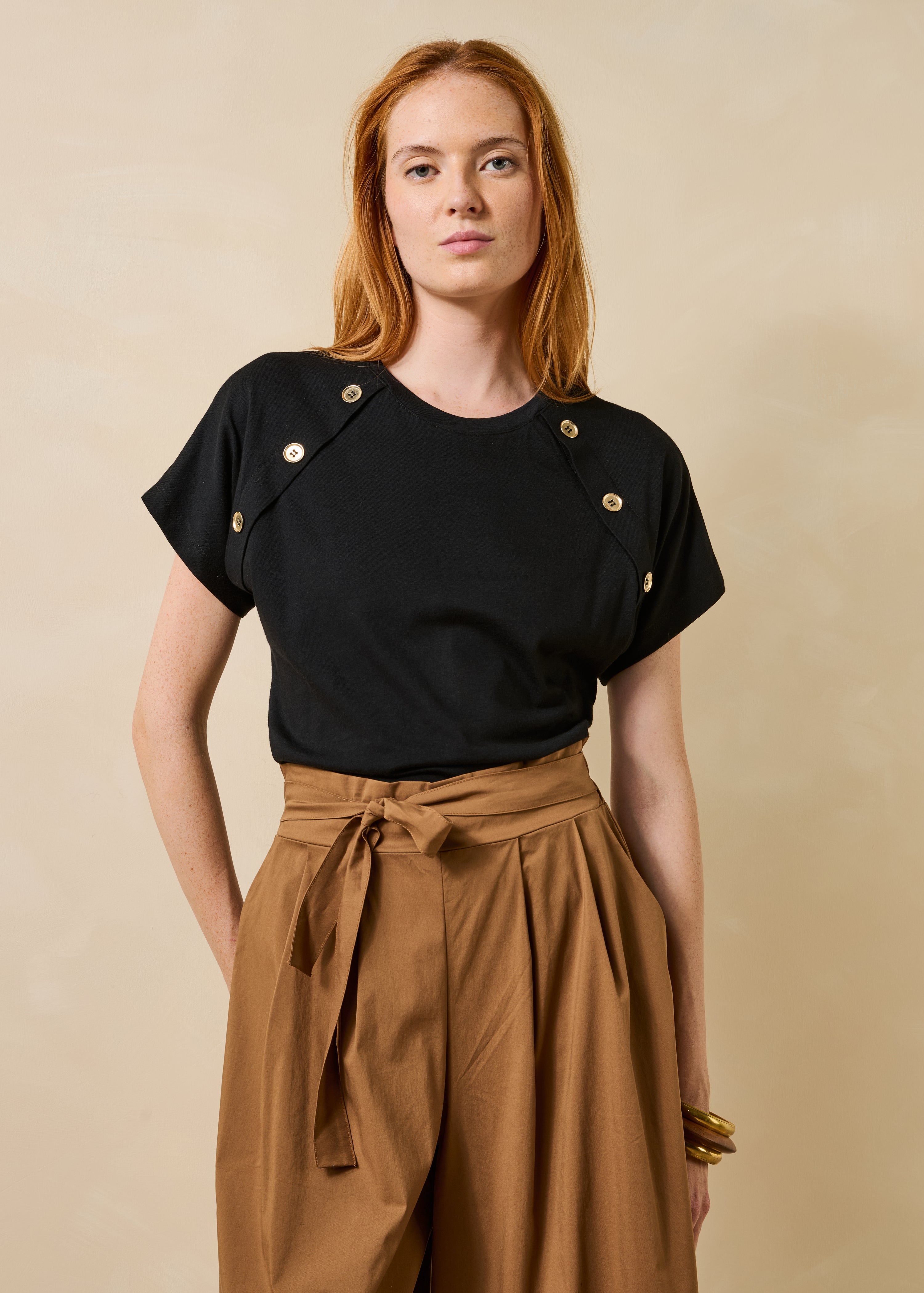 Black short-sleeve T-shirt in organic cotton
