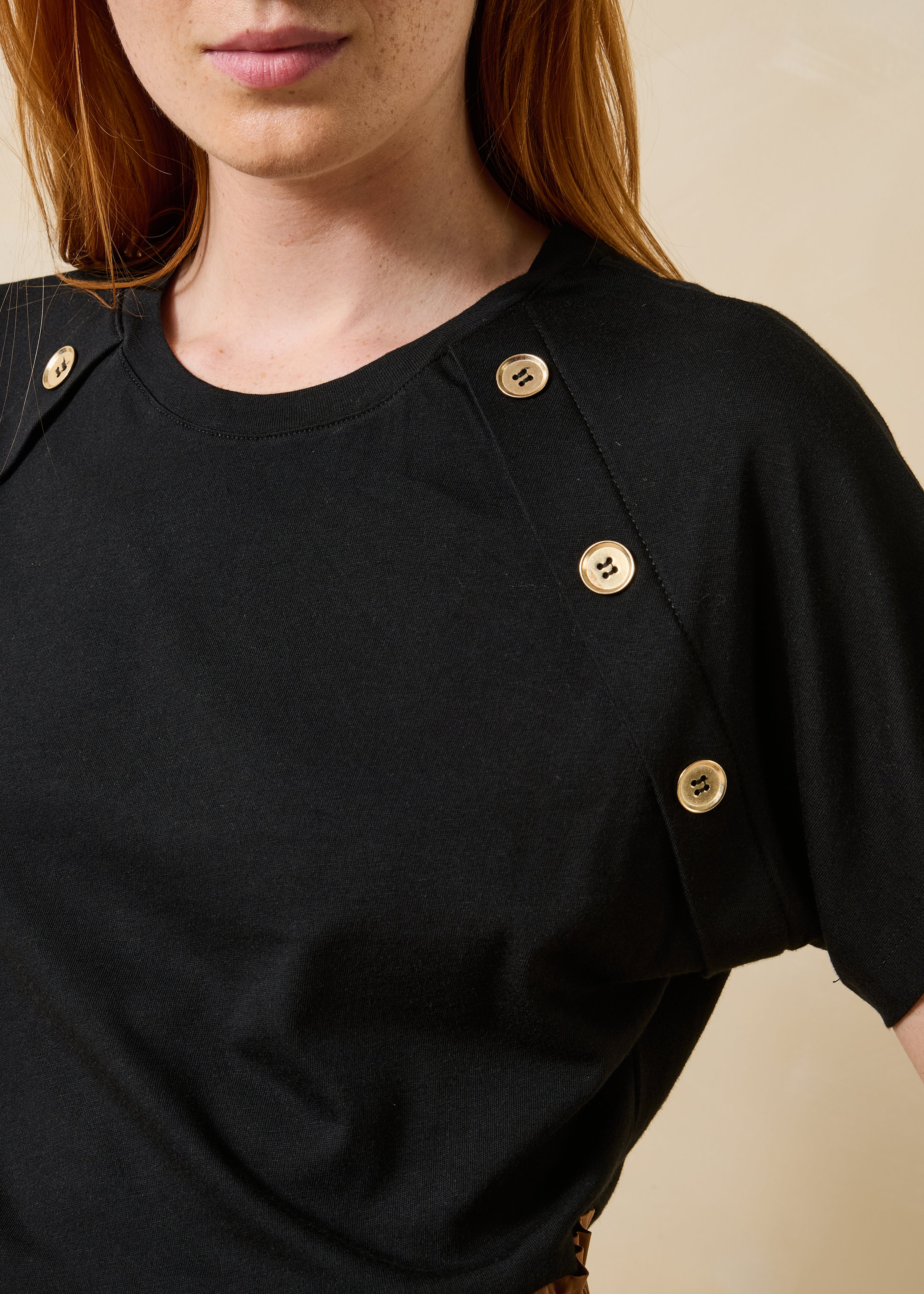 Black short-sleeve T-shirt in organic cotton