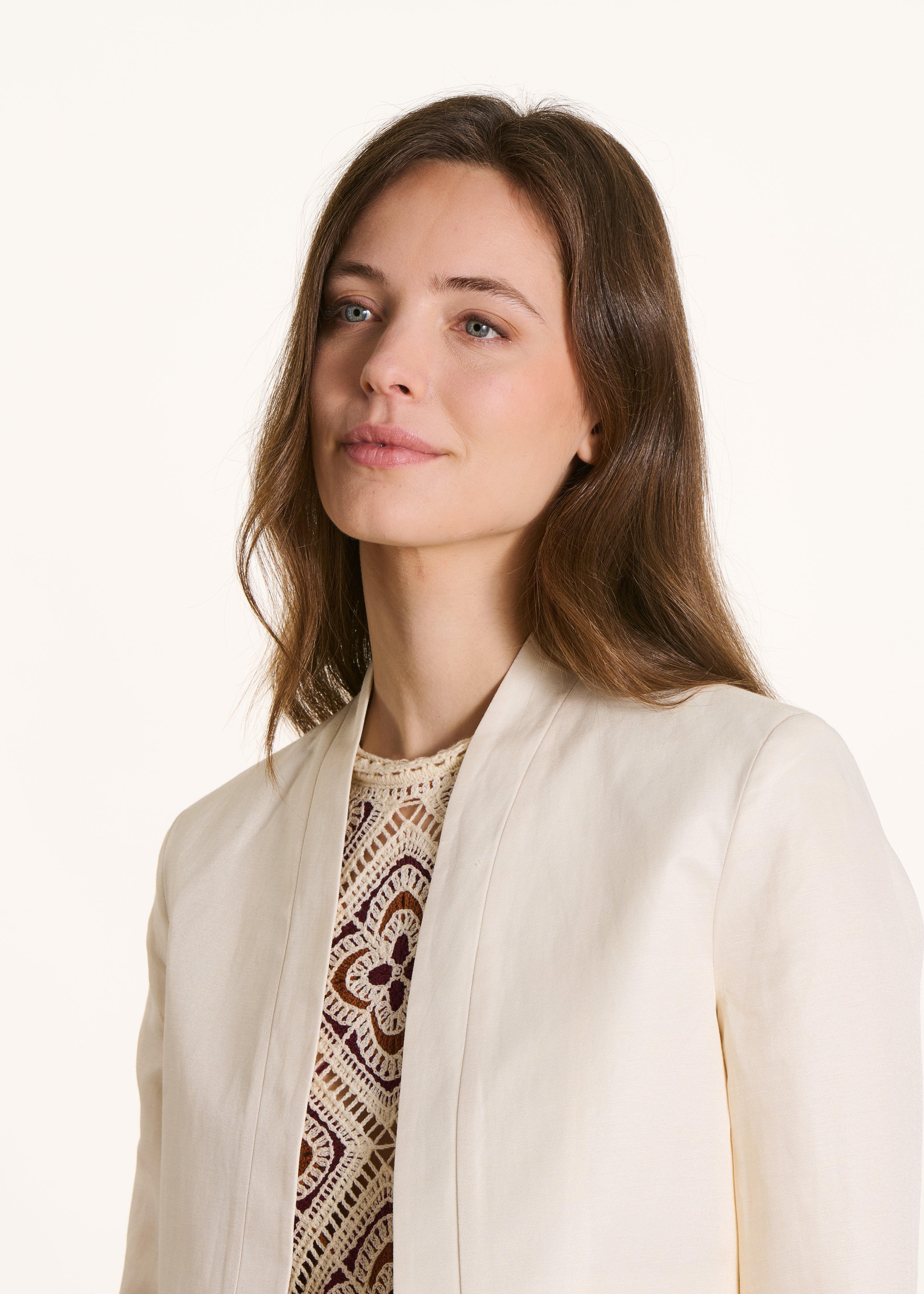 Open shimmering off-white cropped jacket