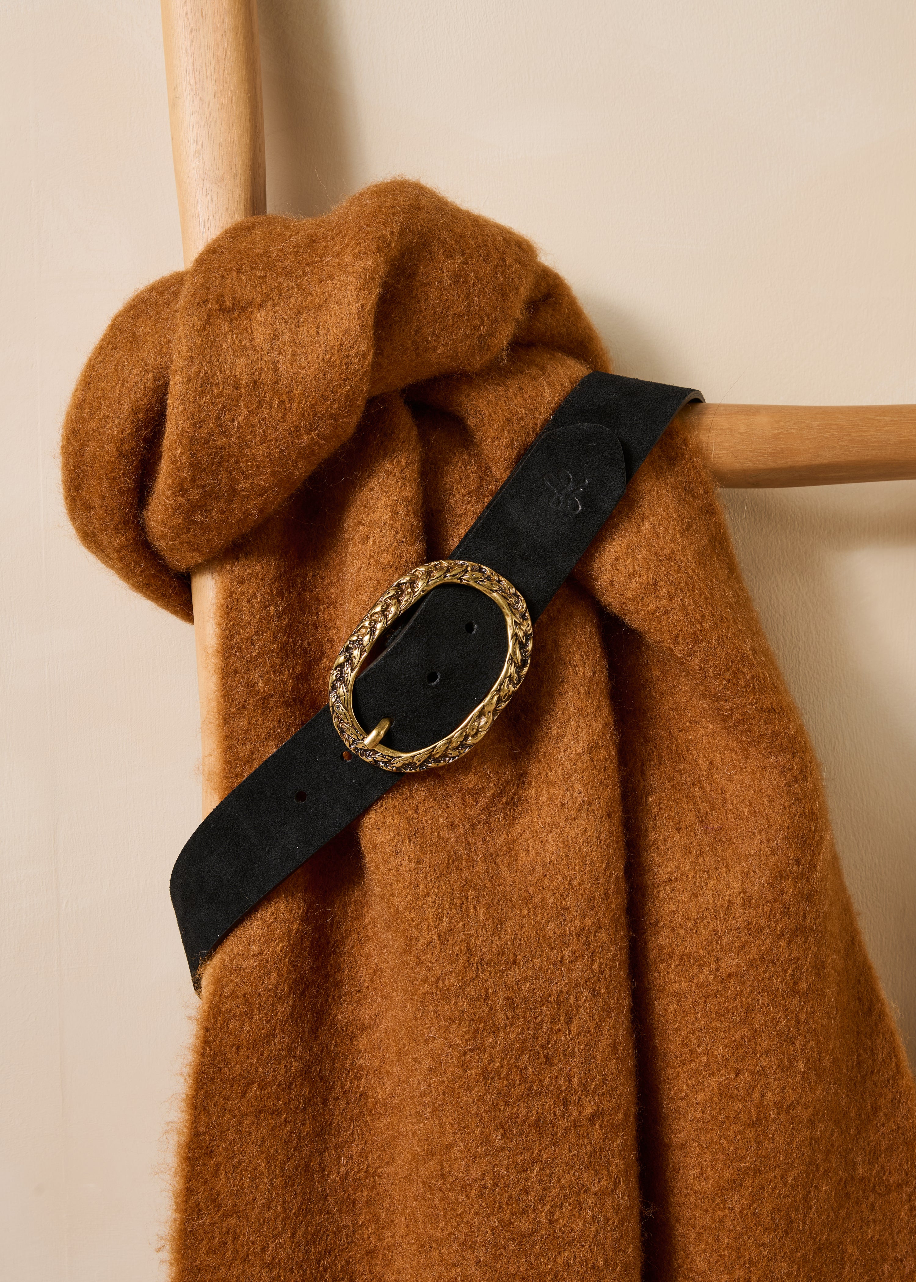 Ceinture noire en cuir suédé boucle ovale tressée