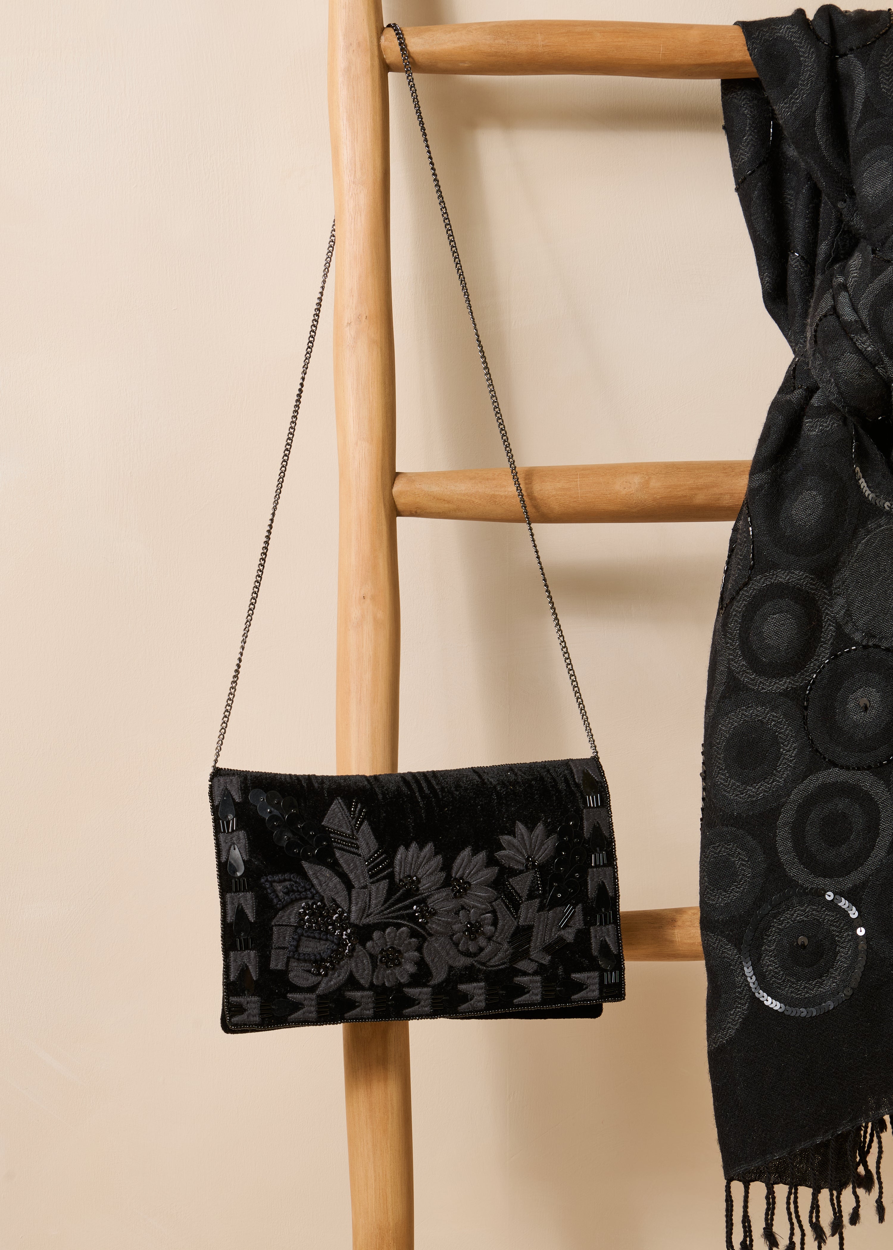 Borsa a tracolla nero con perle