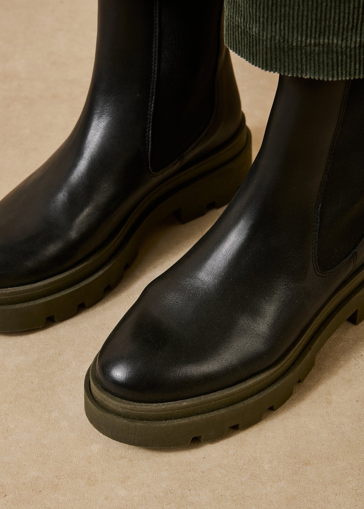 Botins pretos e cáqui - Grabel