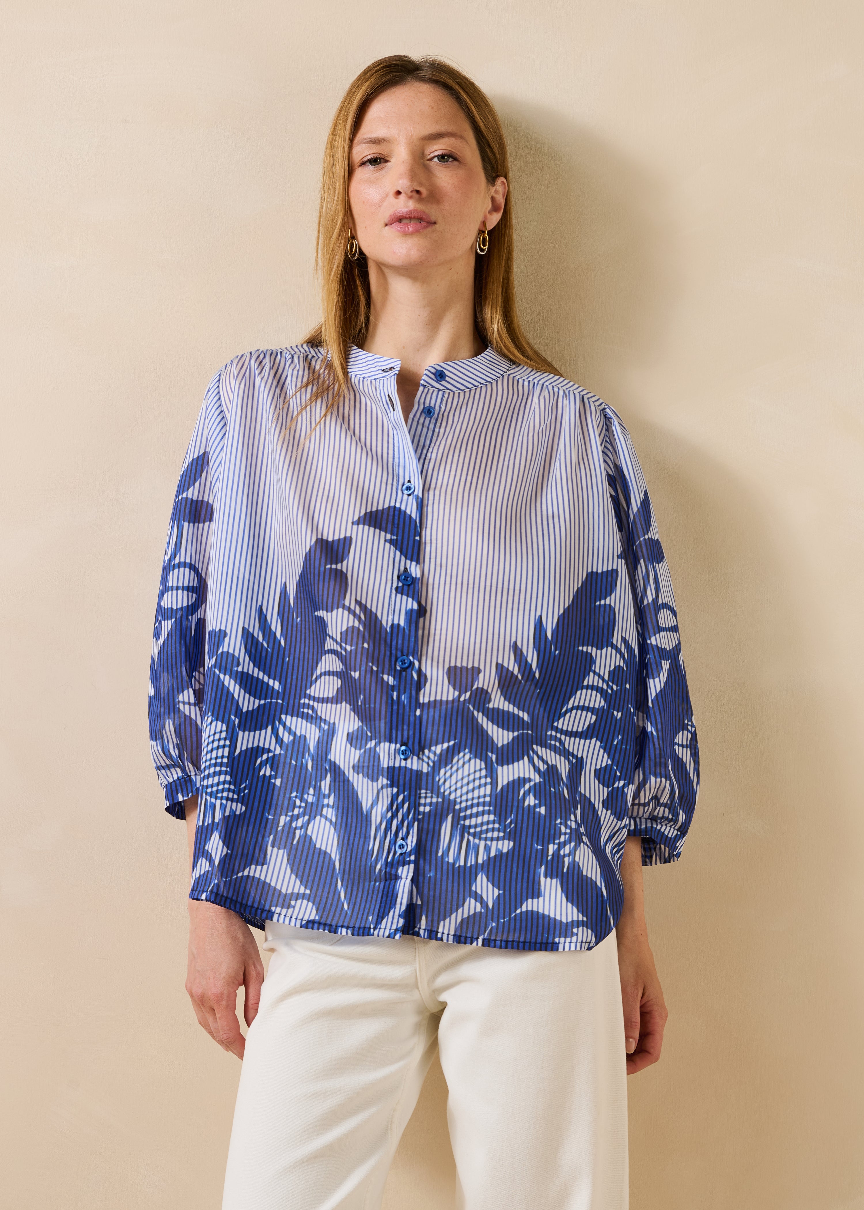 Chemise bleue fleurie en lyocell