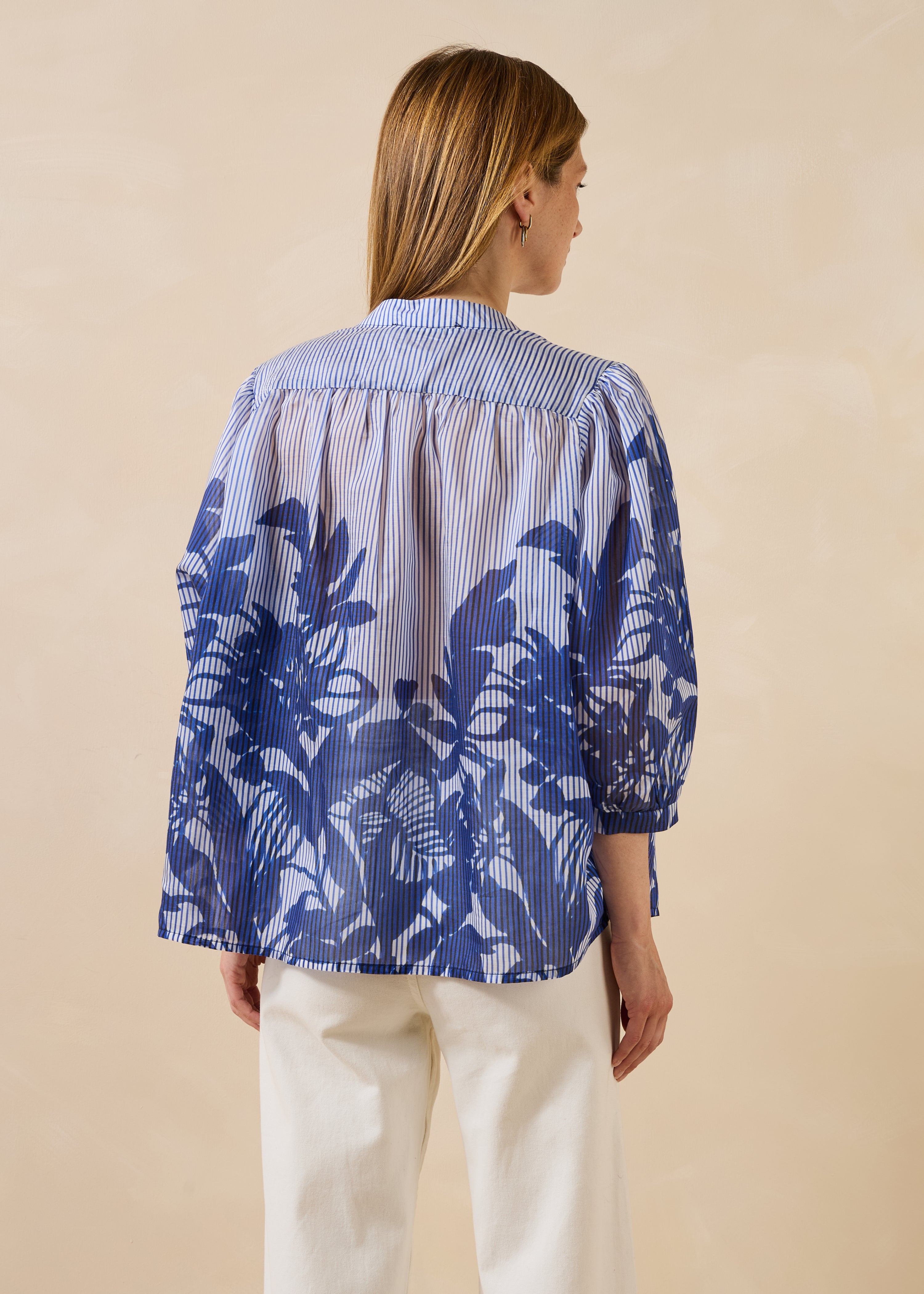 Chemise bleue fleurie en lyocell