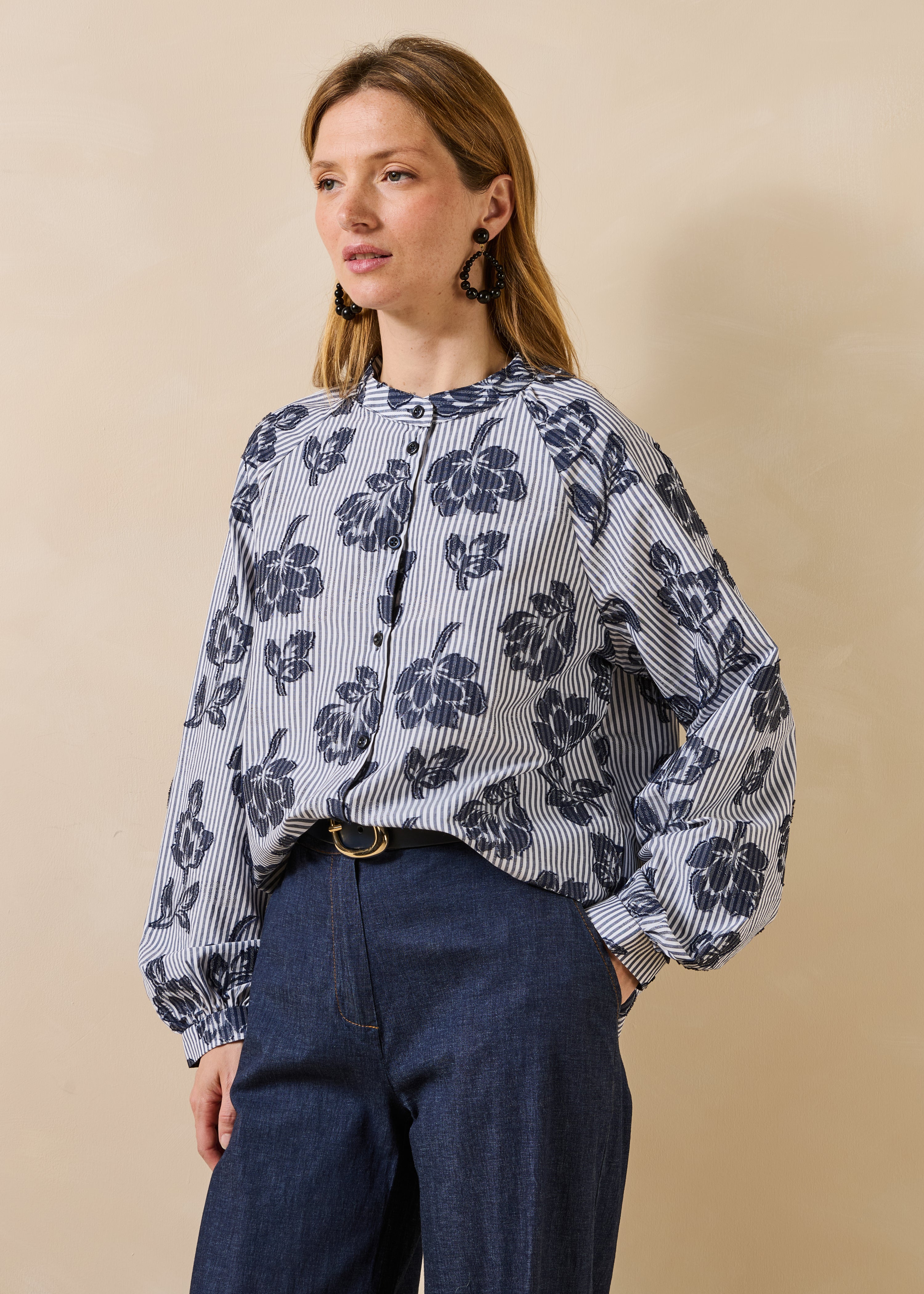 Chemise bleu denim en jacquard manches longues encolure ronde