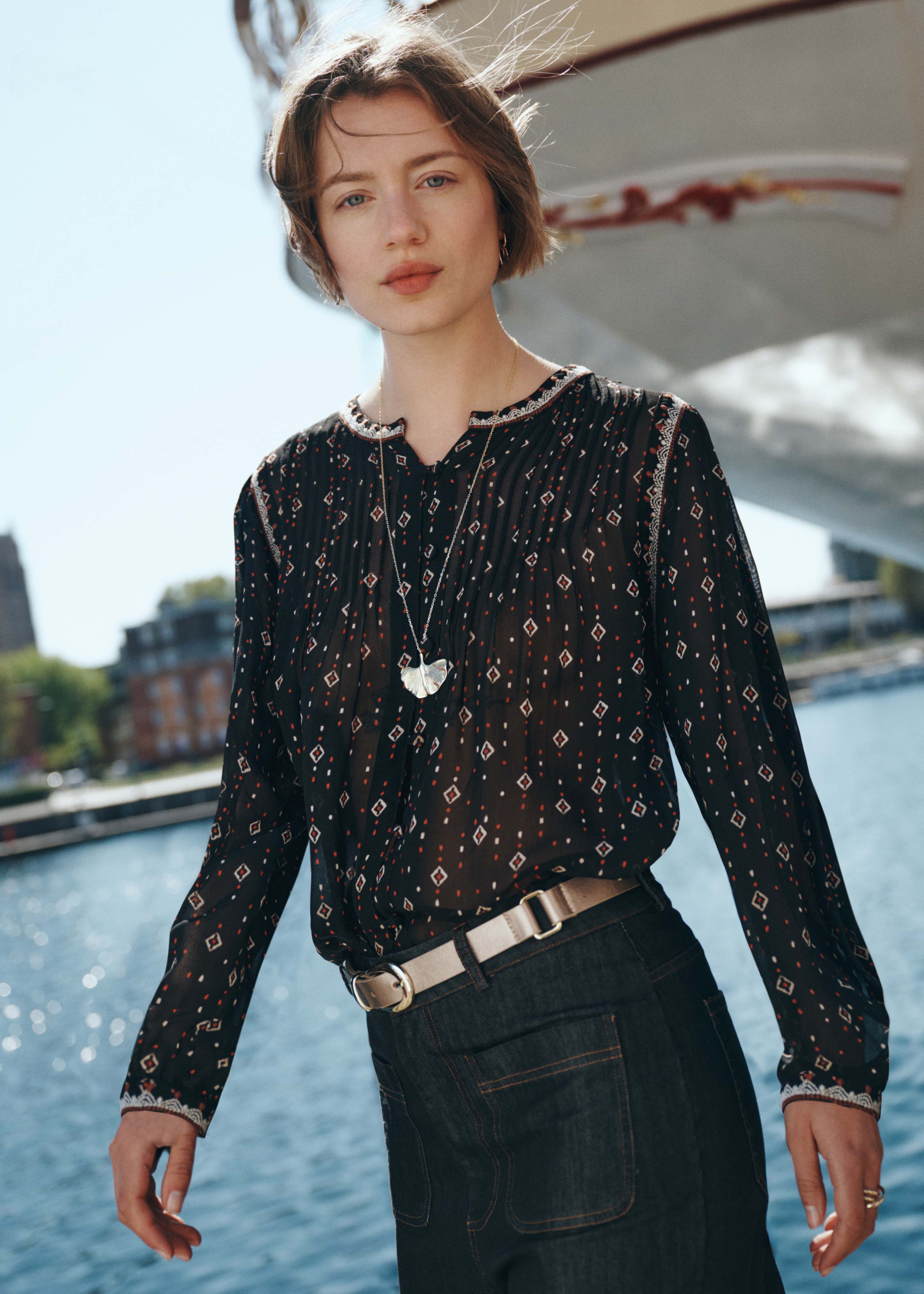 Chemise noire manches longues à imprimé