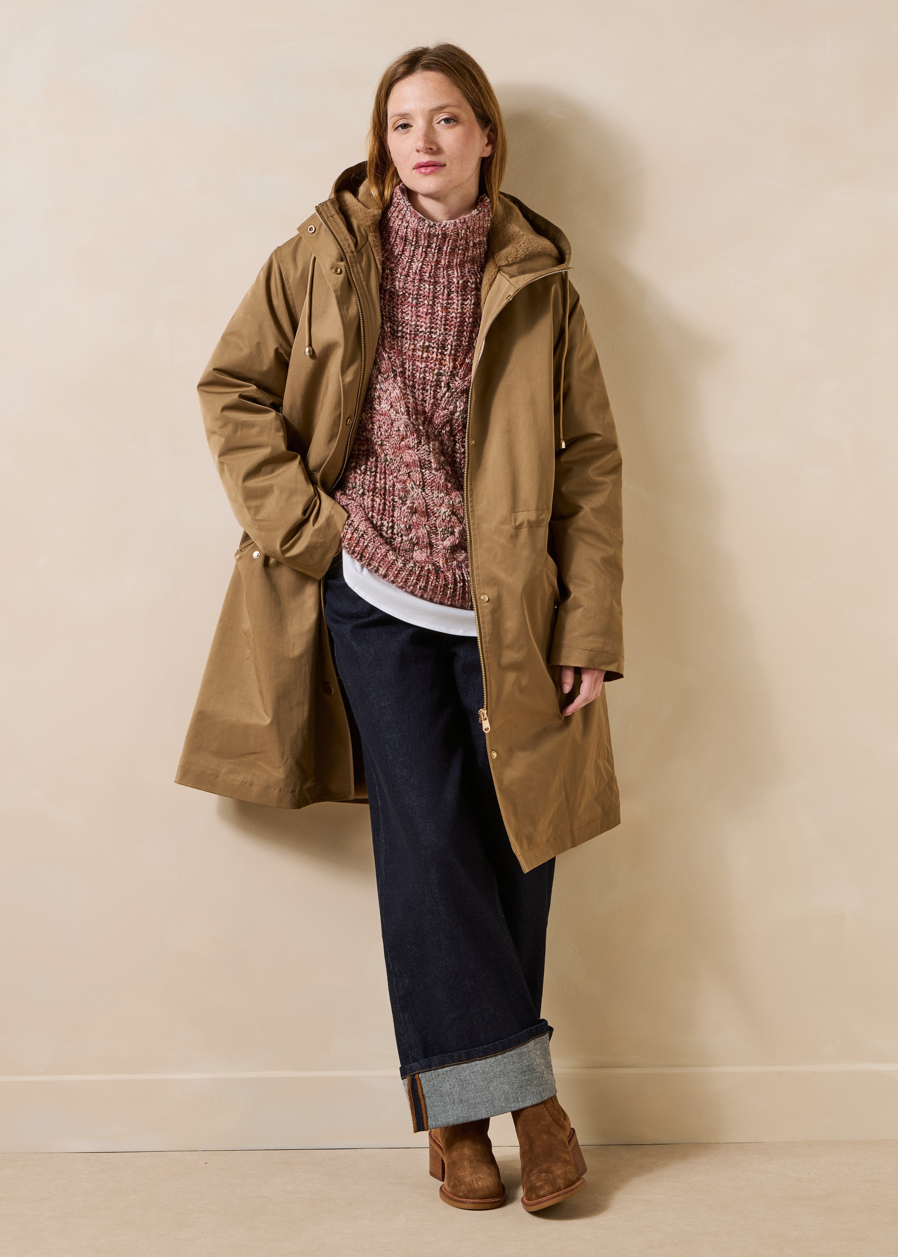 Lange beige parka met capuchon en nepbont