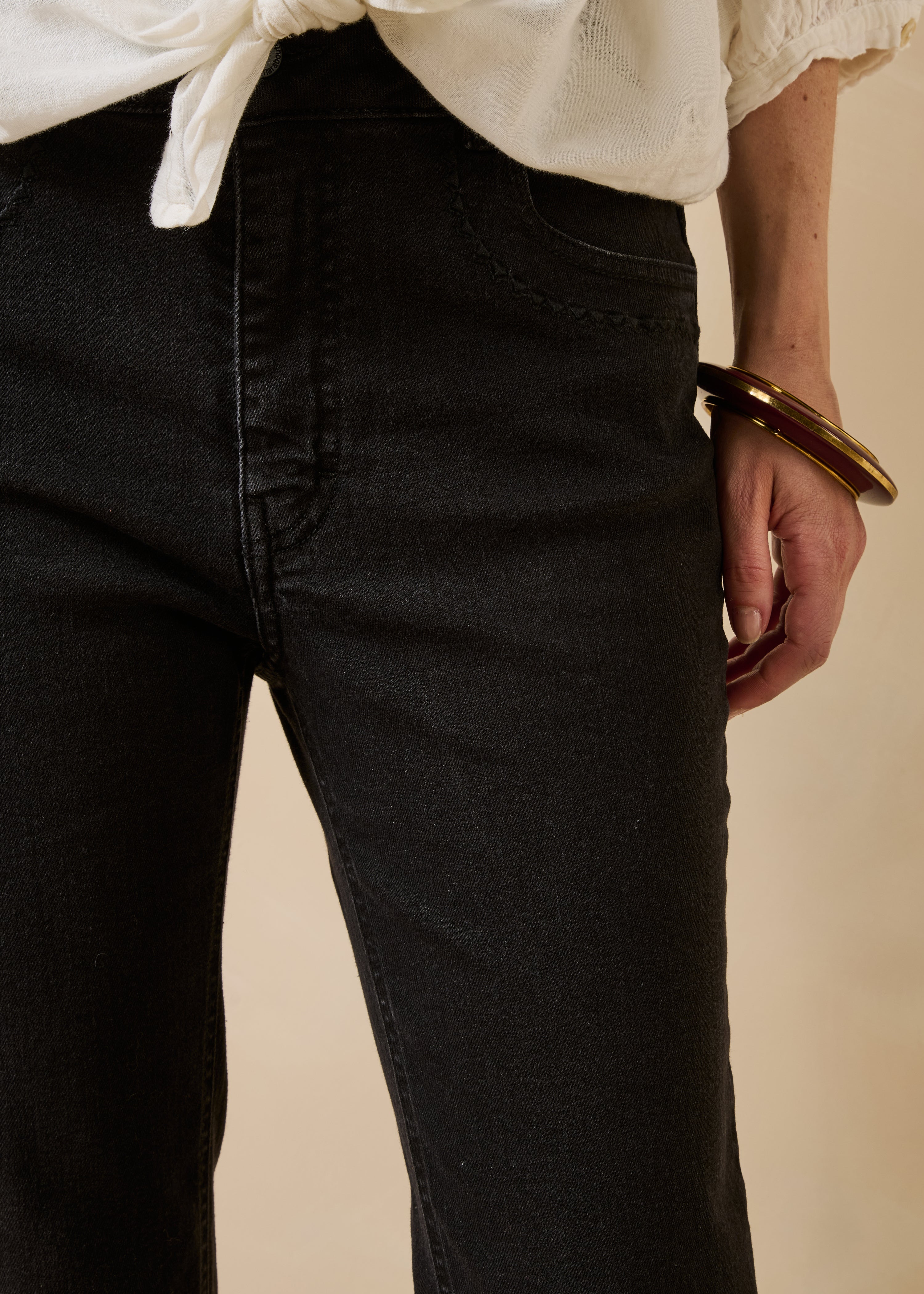Schwarze Slim-Jeans aus Bio-Baumwolle mit Used-Effekt