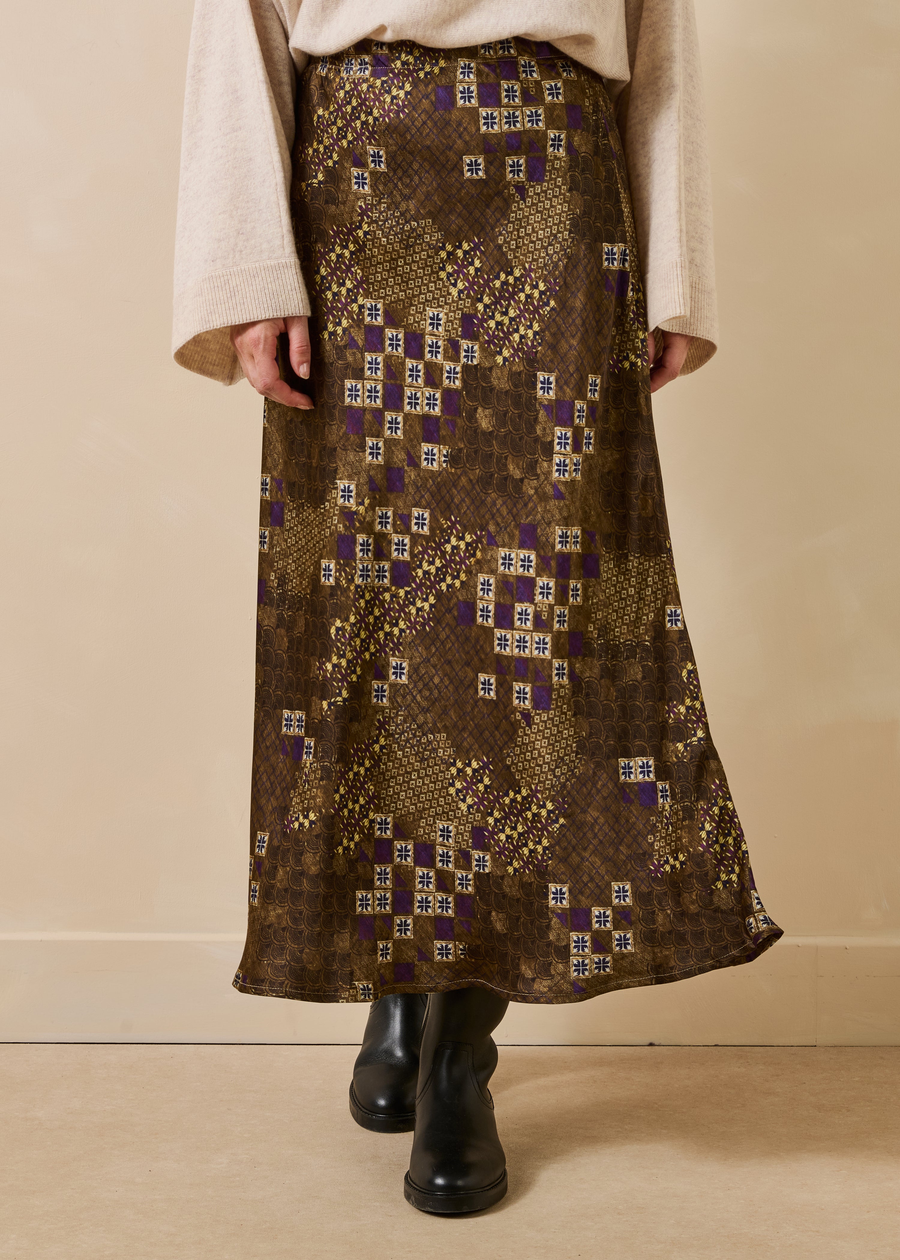 Midi skirt in green and plum printed satin