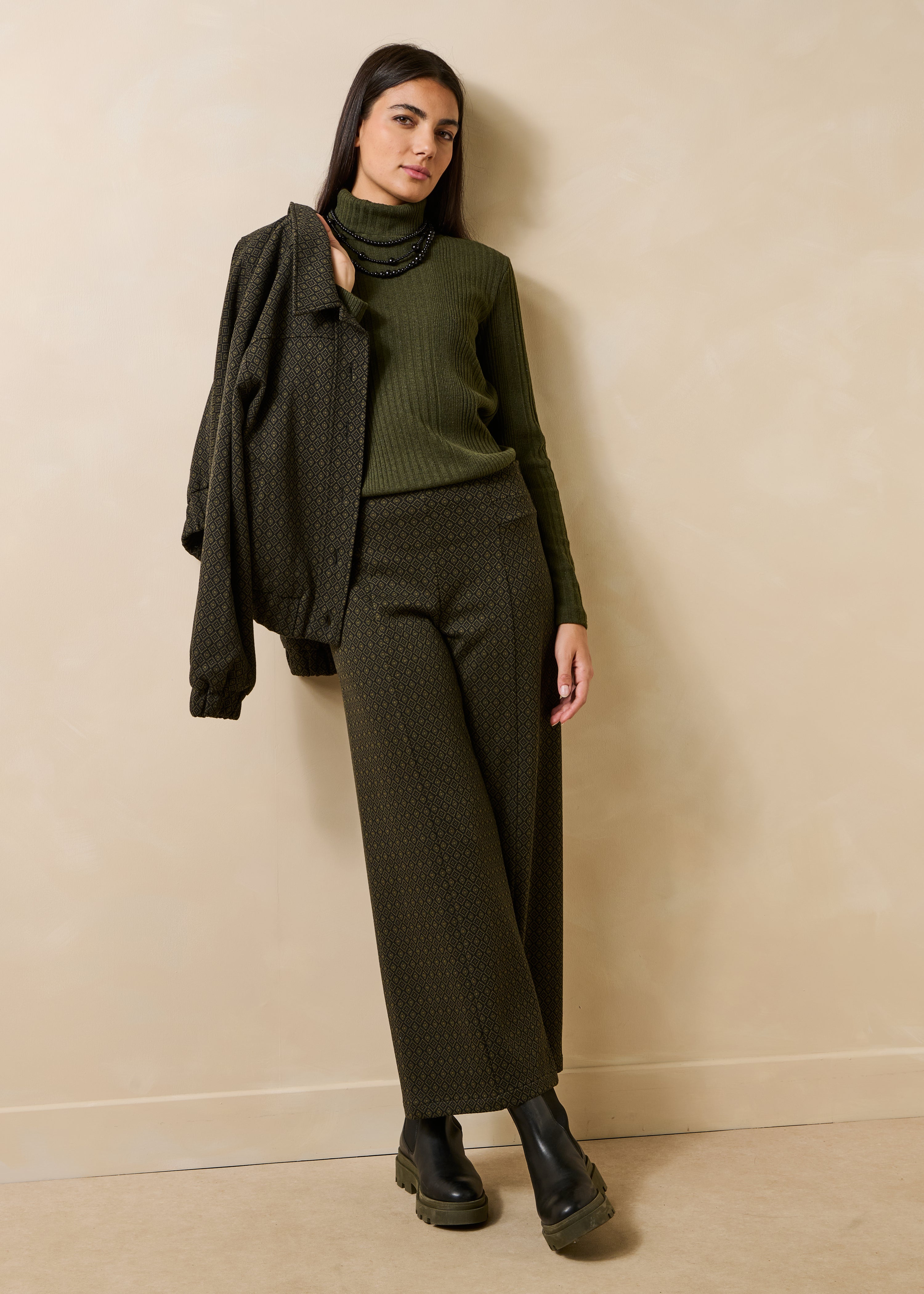 Calças cropped kaki em jacquard milano