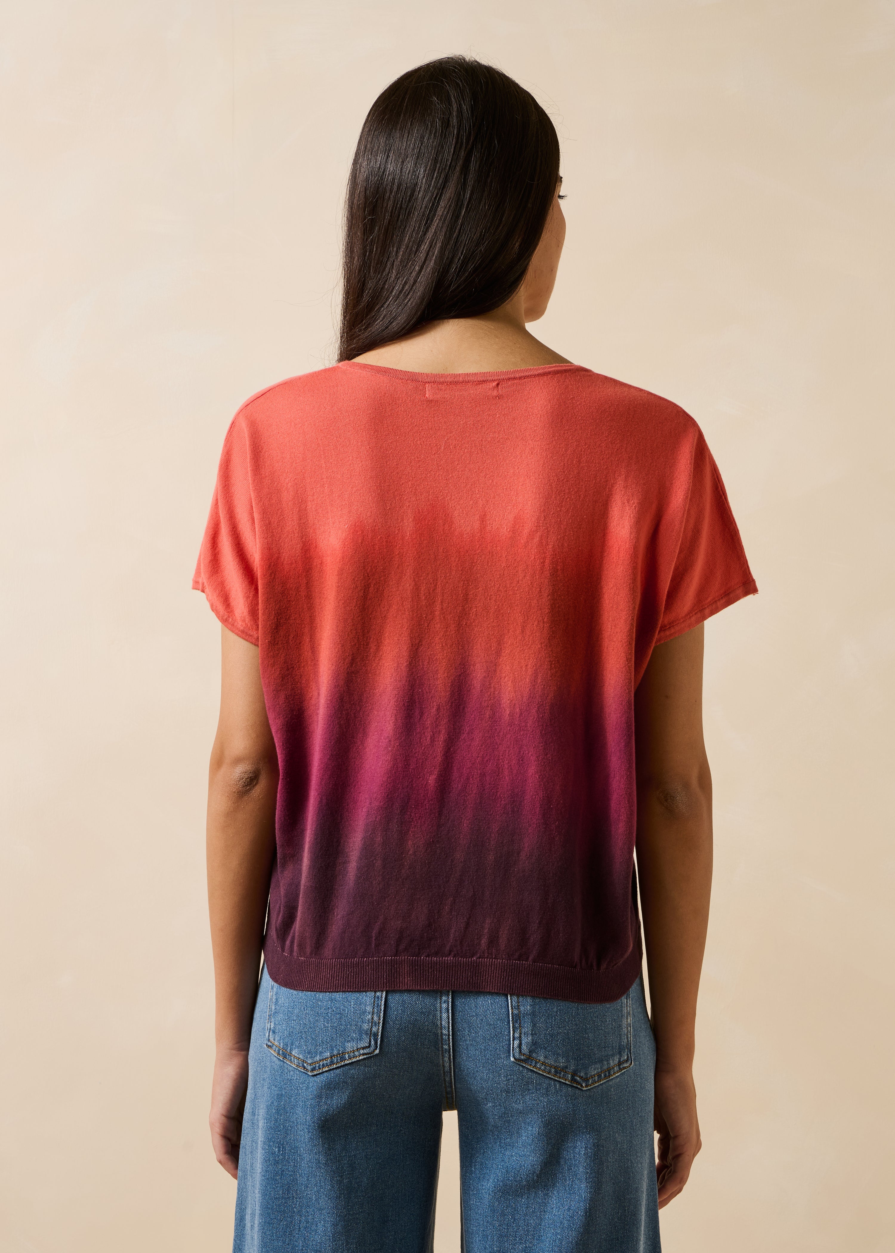 Korte mouwen tie-dye trui in paars en rood van biologisch katoen