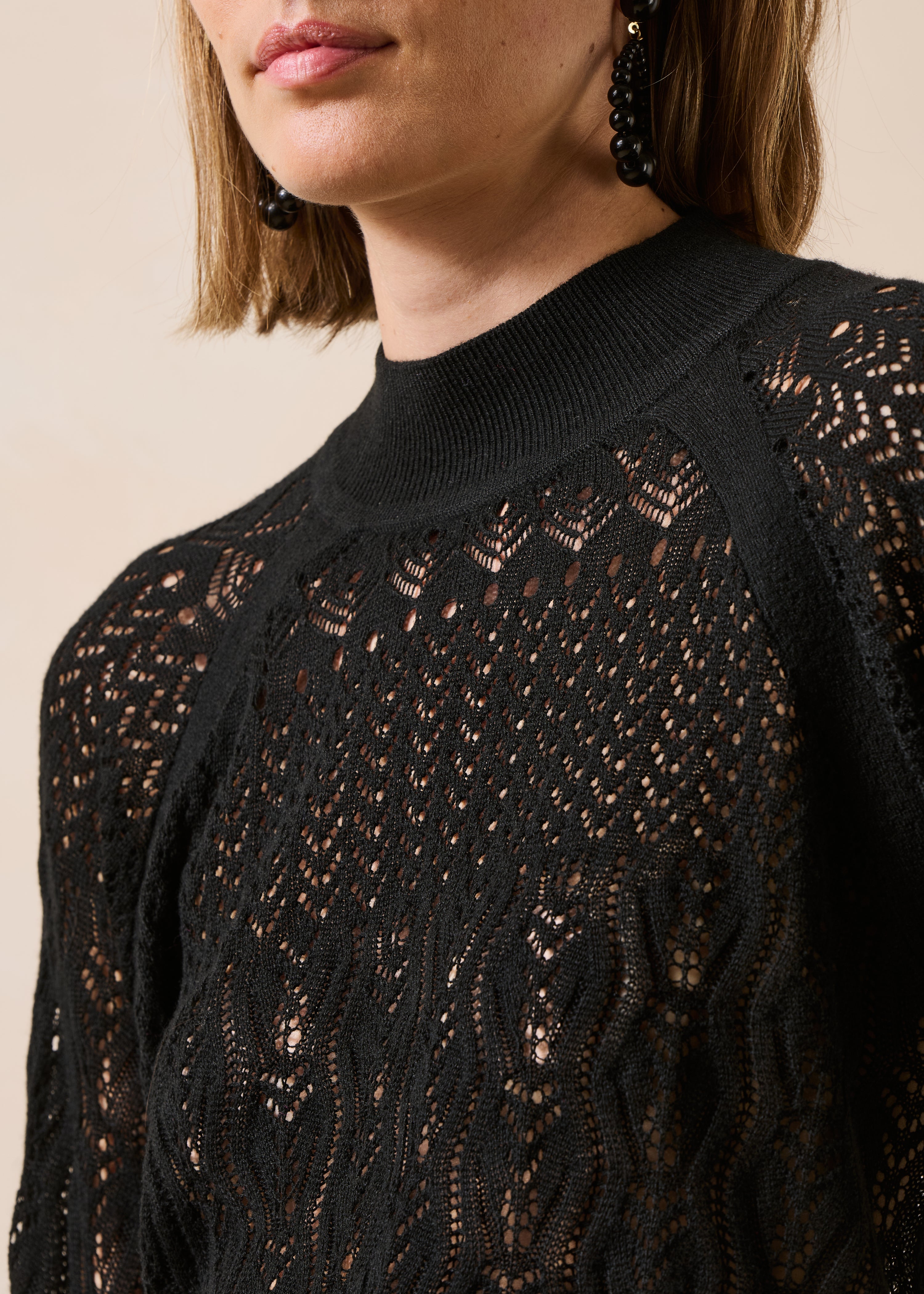 Schwarzer Pullover
