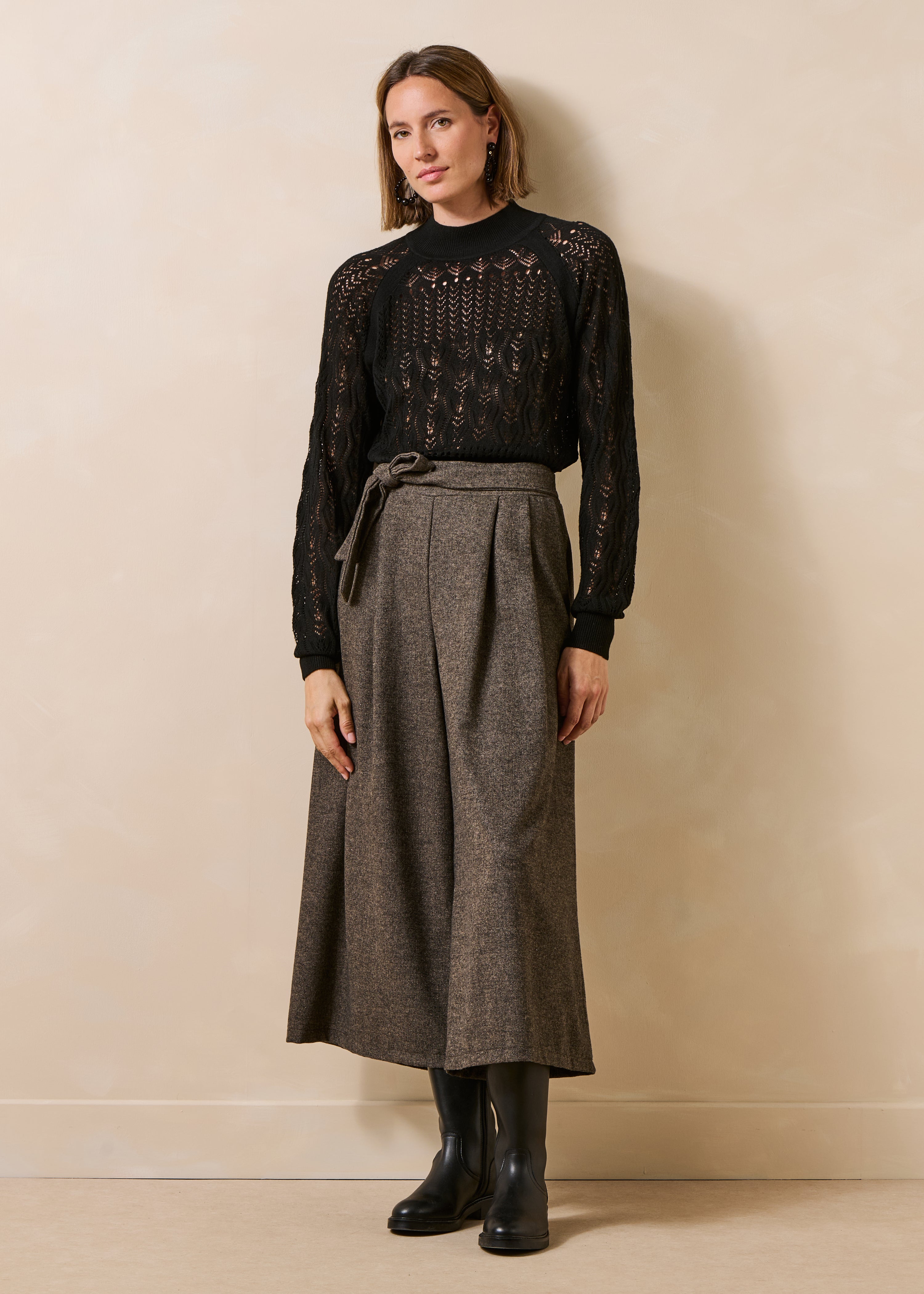 Schwarzer Pullover