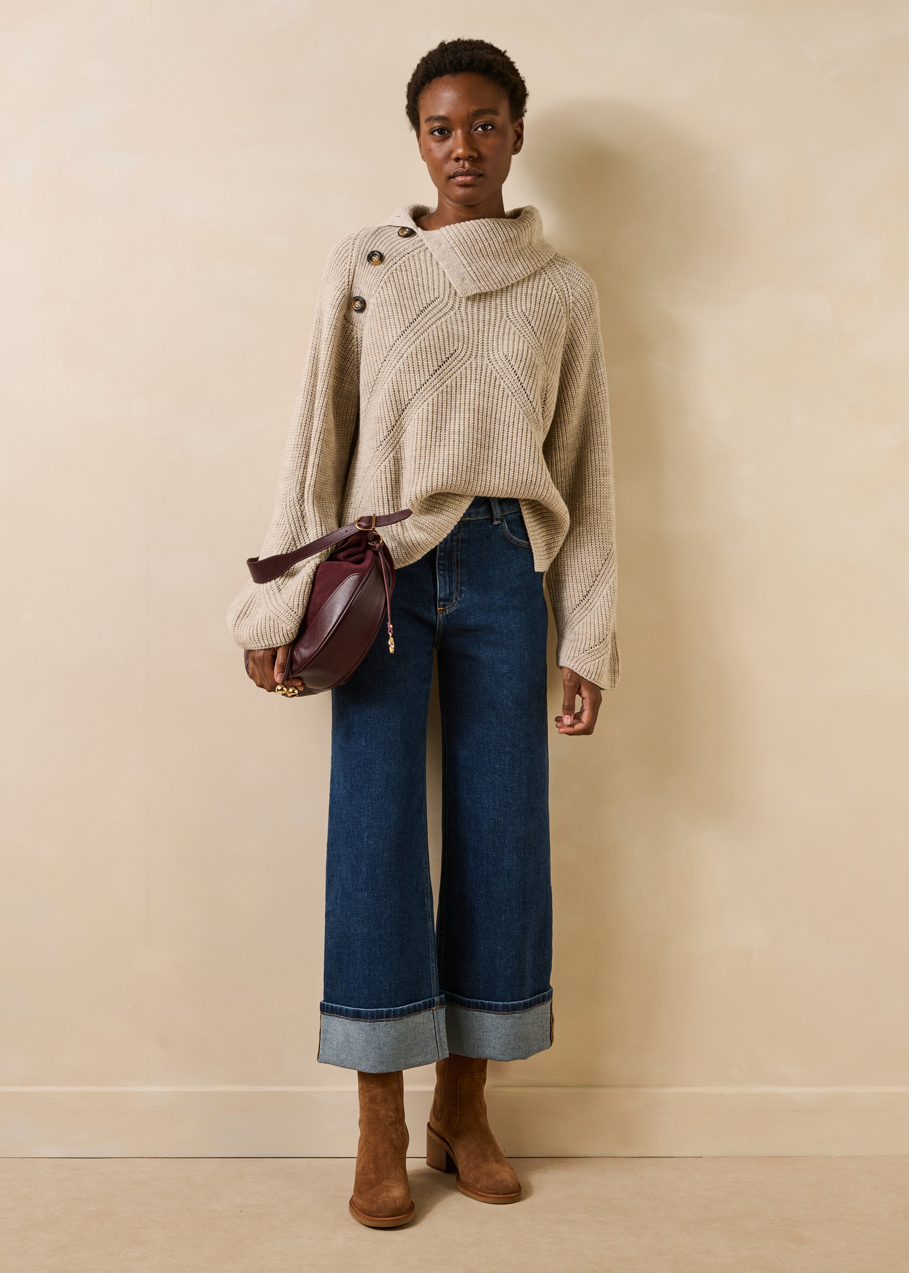 Pull beige manches longues col asymétrique