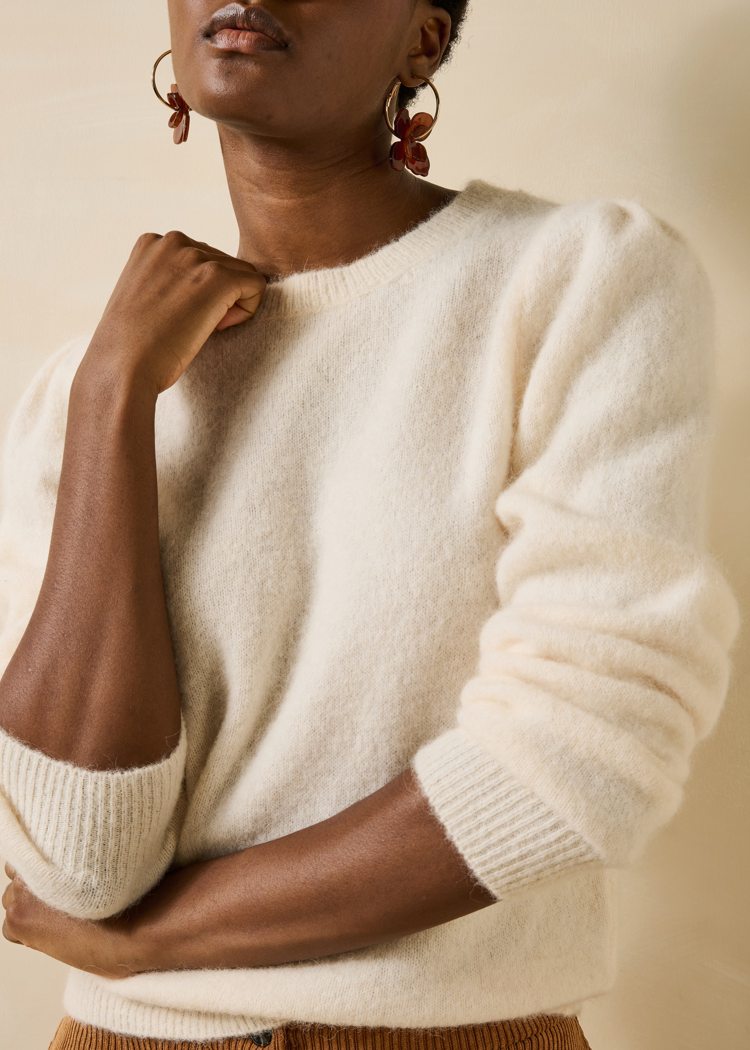 Ecru alpaca long-sleeve crew neck sweater