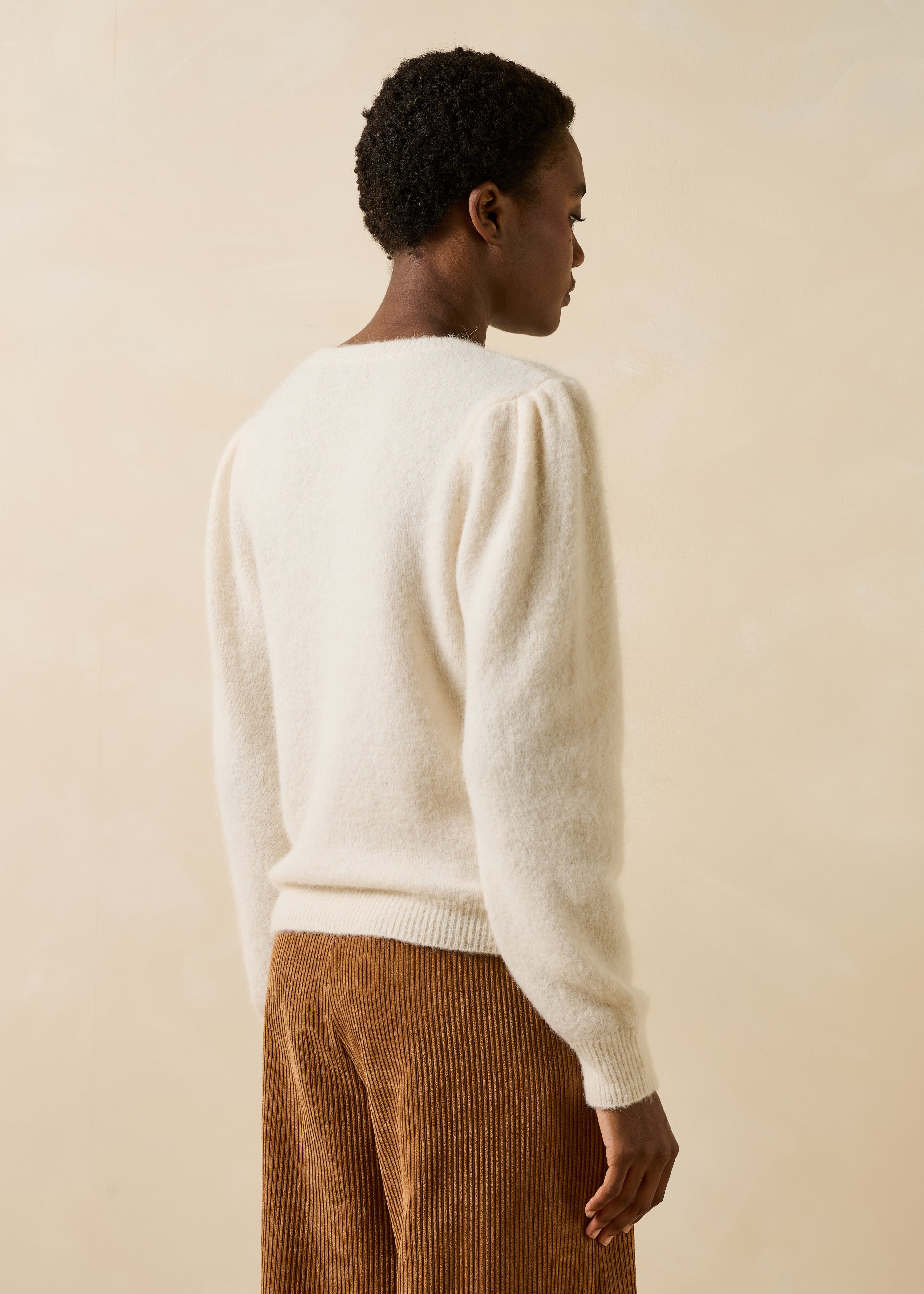 Ecru alpaca long-sleeve crew neck sweater