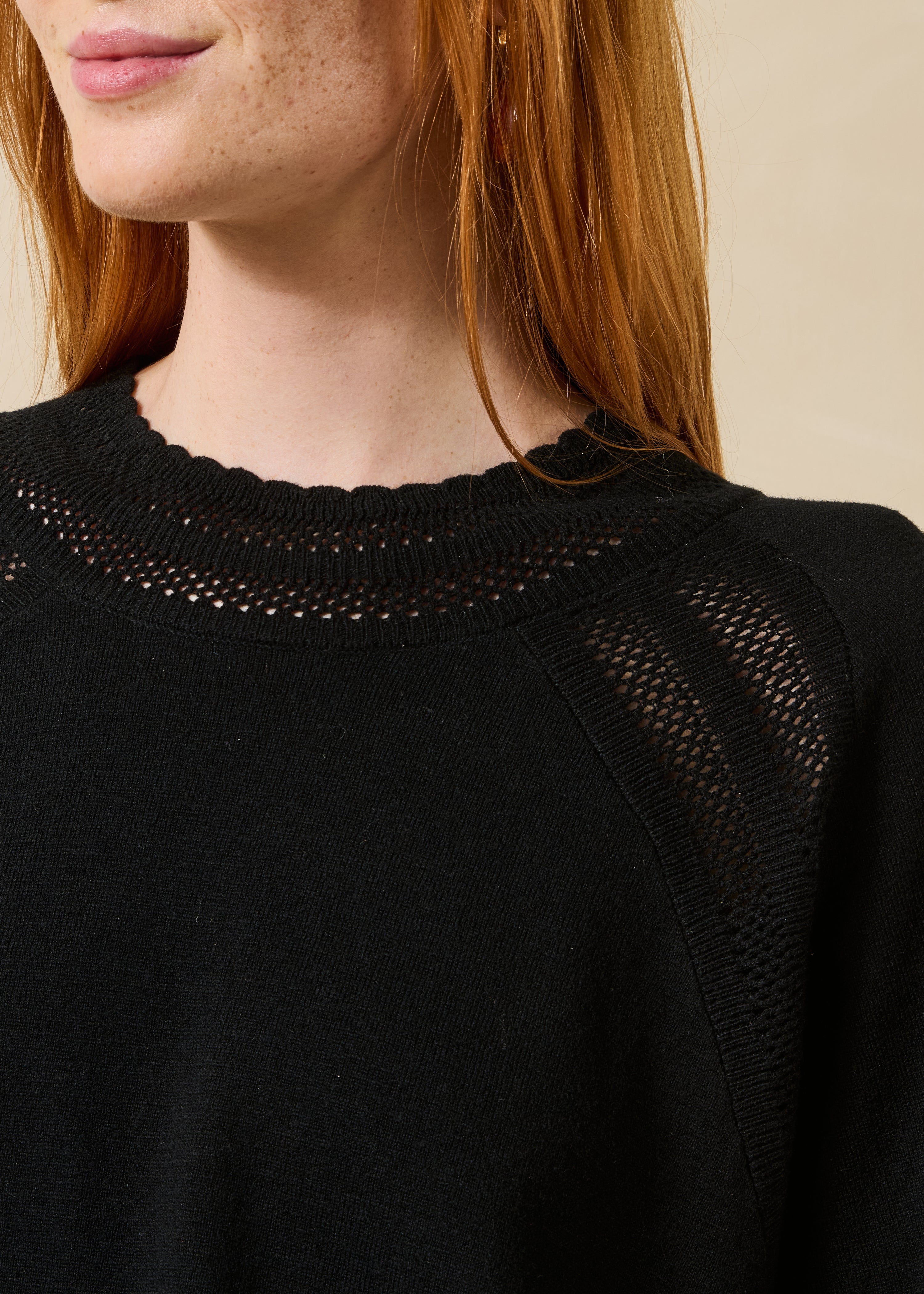 Black long-sleeve sweater in wool and cotton
