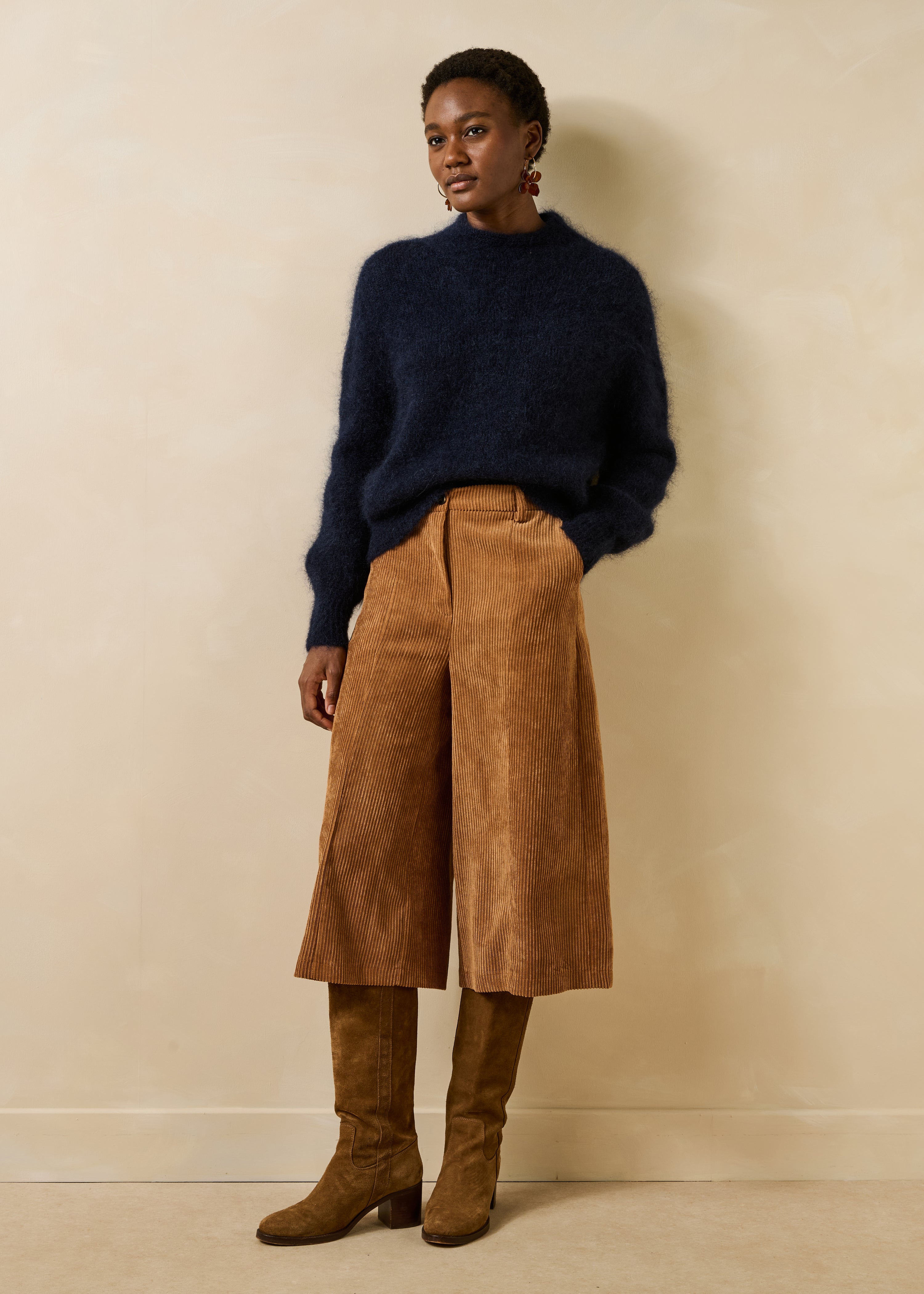 Camisola azul marinho de mangas compridas em mohair com gola alta